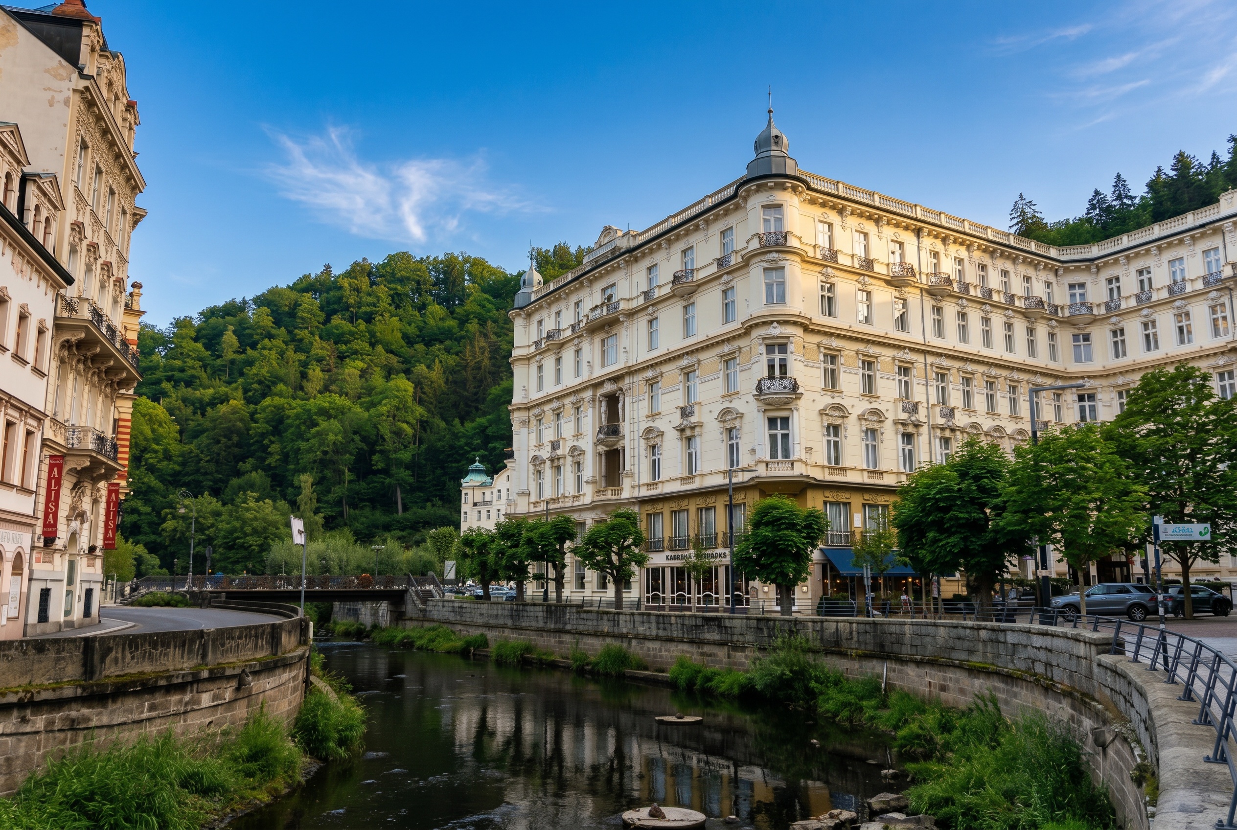 Grandhotel Pupp u řeky Teplá v Karlových Varech