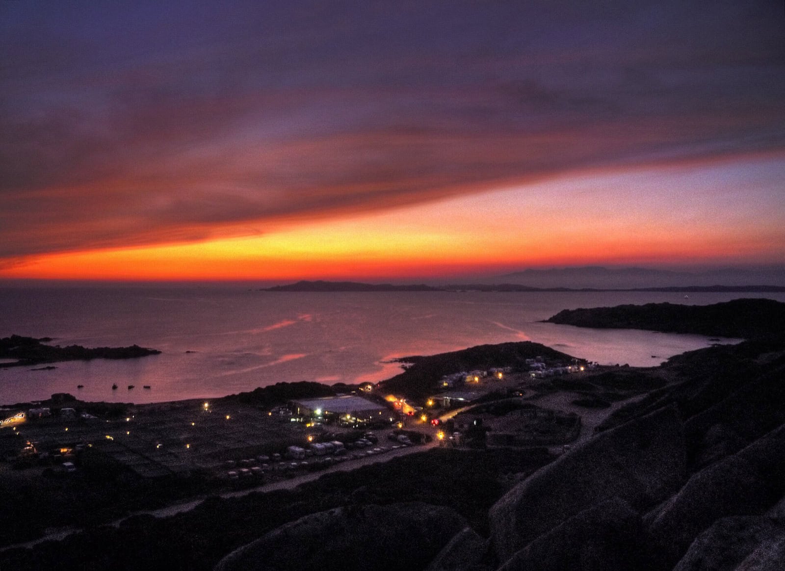 Arhipelagul La Maddalena: 10 sfaturi pentru paradisul din nordul Sardiniei 4 Apus de soare peste arhipelagul La Maddalena la Punta Tegge