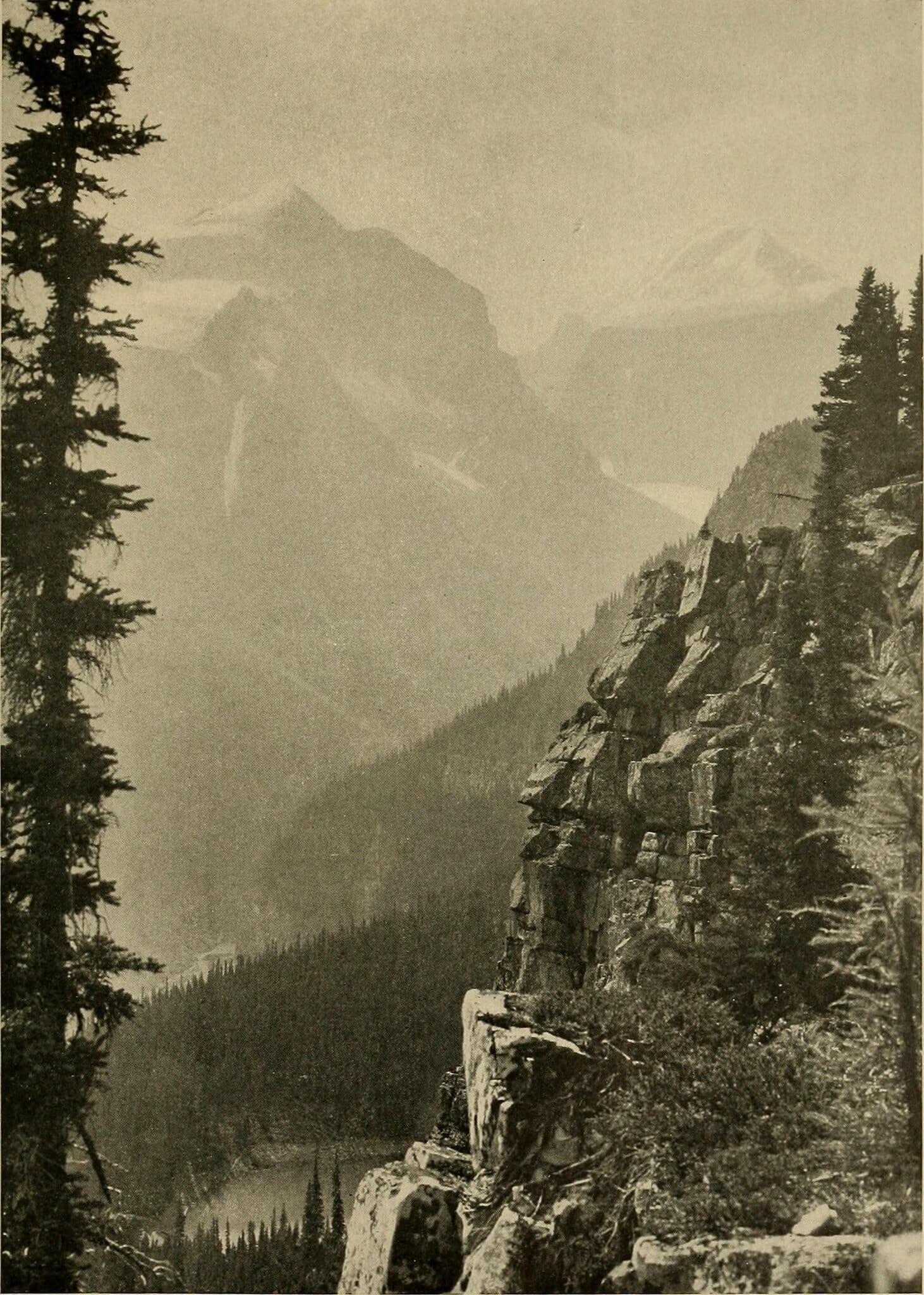 Larch Valley i Sentinel Pass: najlepszy jesienny trekking w Kanadzie 2026 3 Gdzie się zatrzymać w rejonie Lake Louise