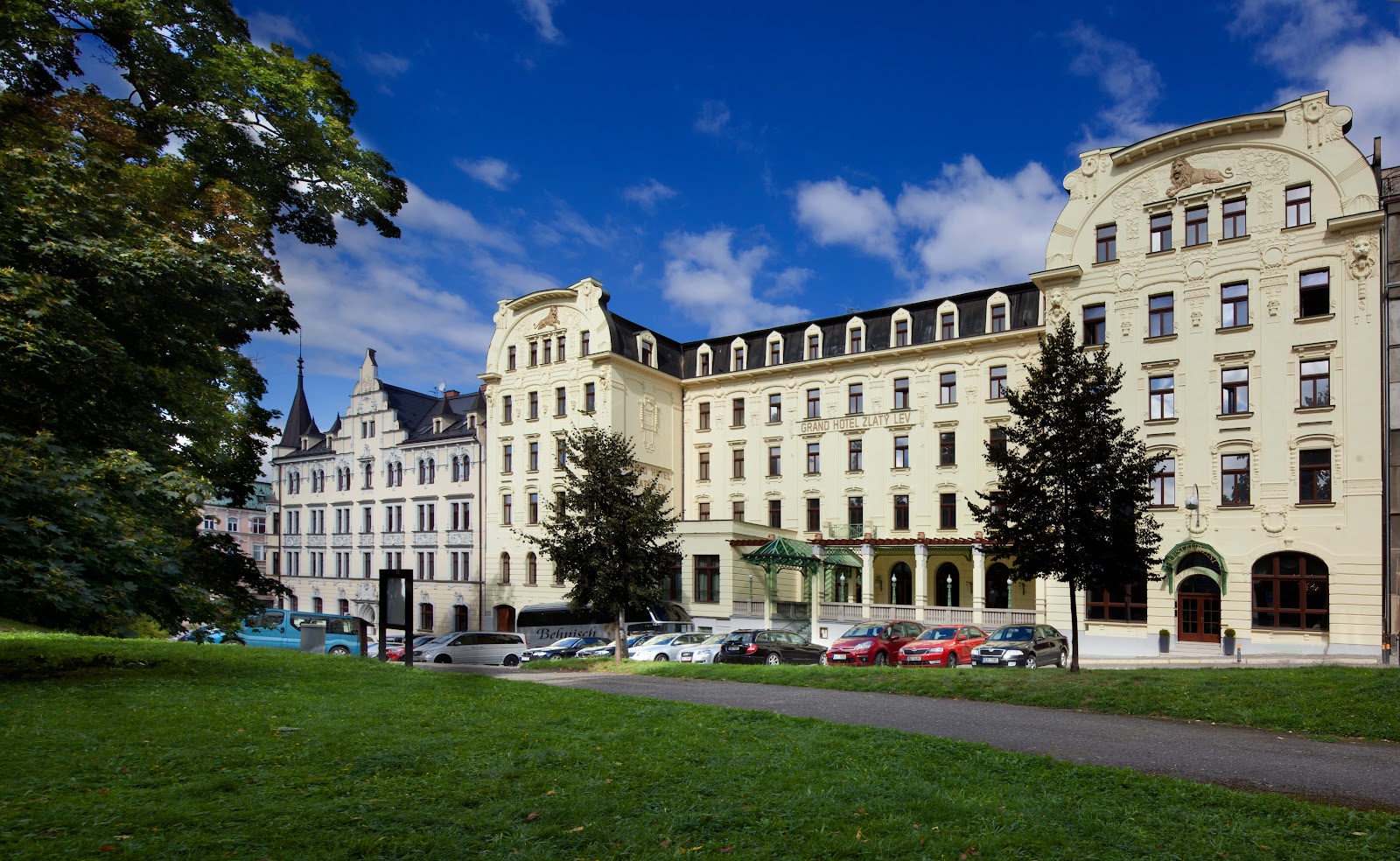 Liberec: 8 tipů, co vidět a dělat ve městě a okolí 2 Historická budova Clarion Grandhotelu Zlatý Lev v Liberci