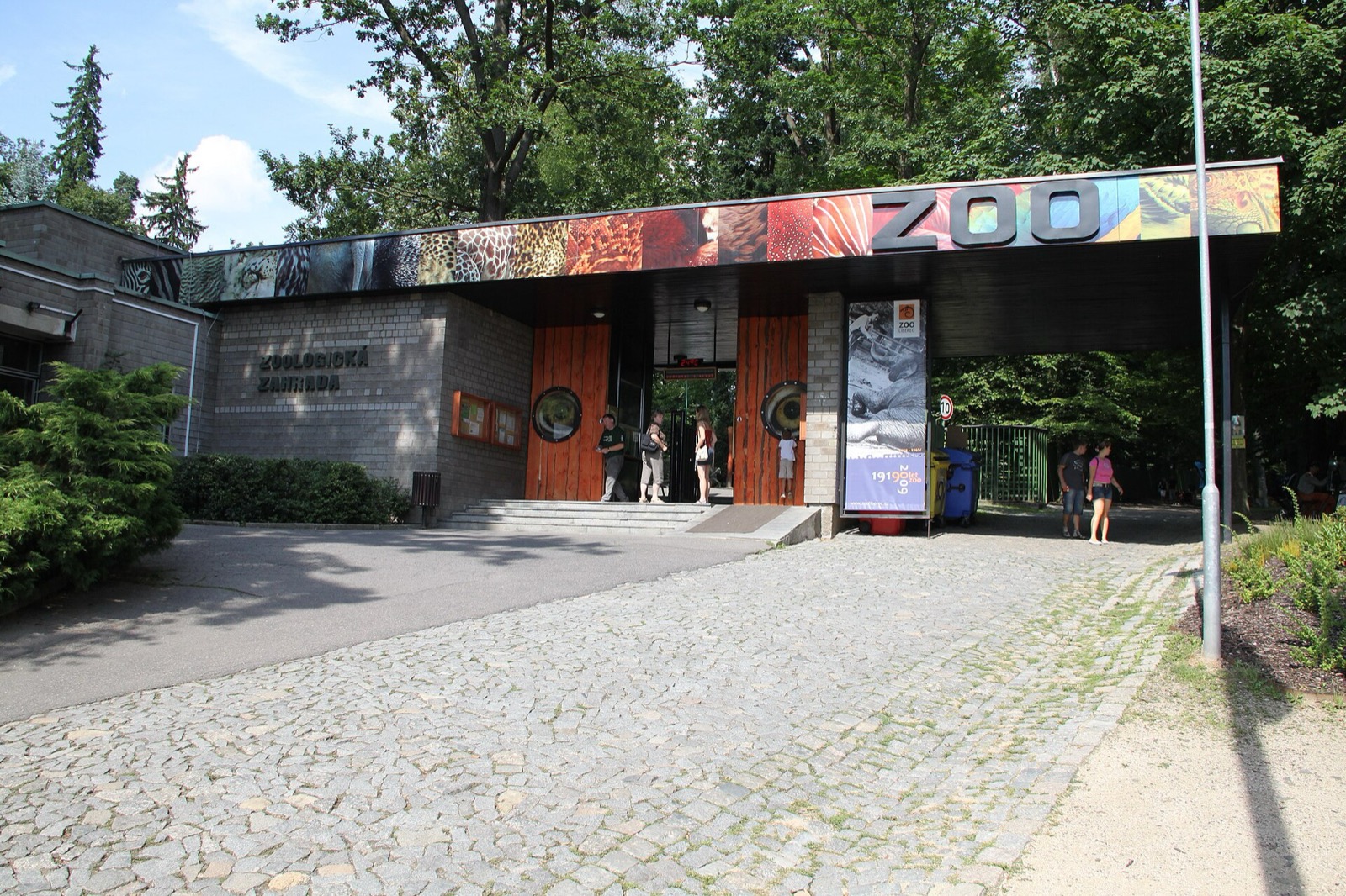 Liberec: 8 tipů, co vidět a dělat ve městě a okolí 5 Vstup do Zoo Liberec, nejstarší zoo v Česku