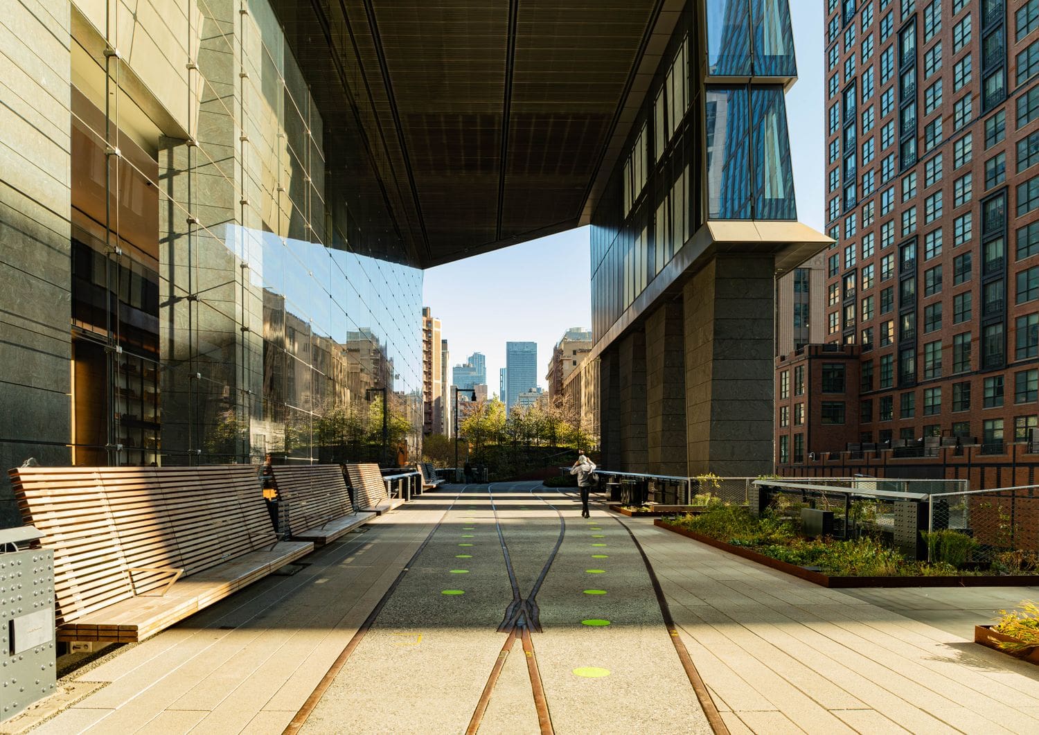 New York ieftin: 25 de idei gratuite și cum să economisești în 2026 2 Parcul suspendat High Line cu verdeață și șine