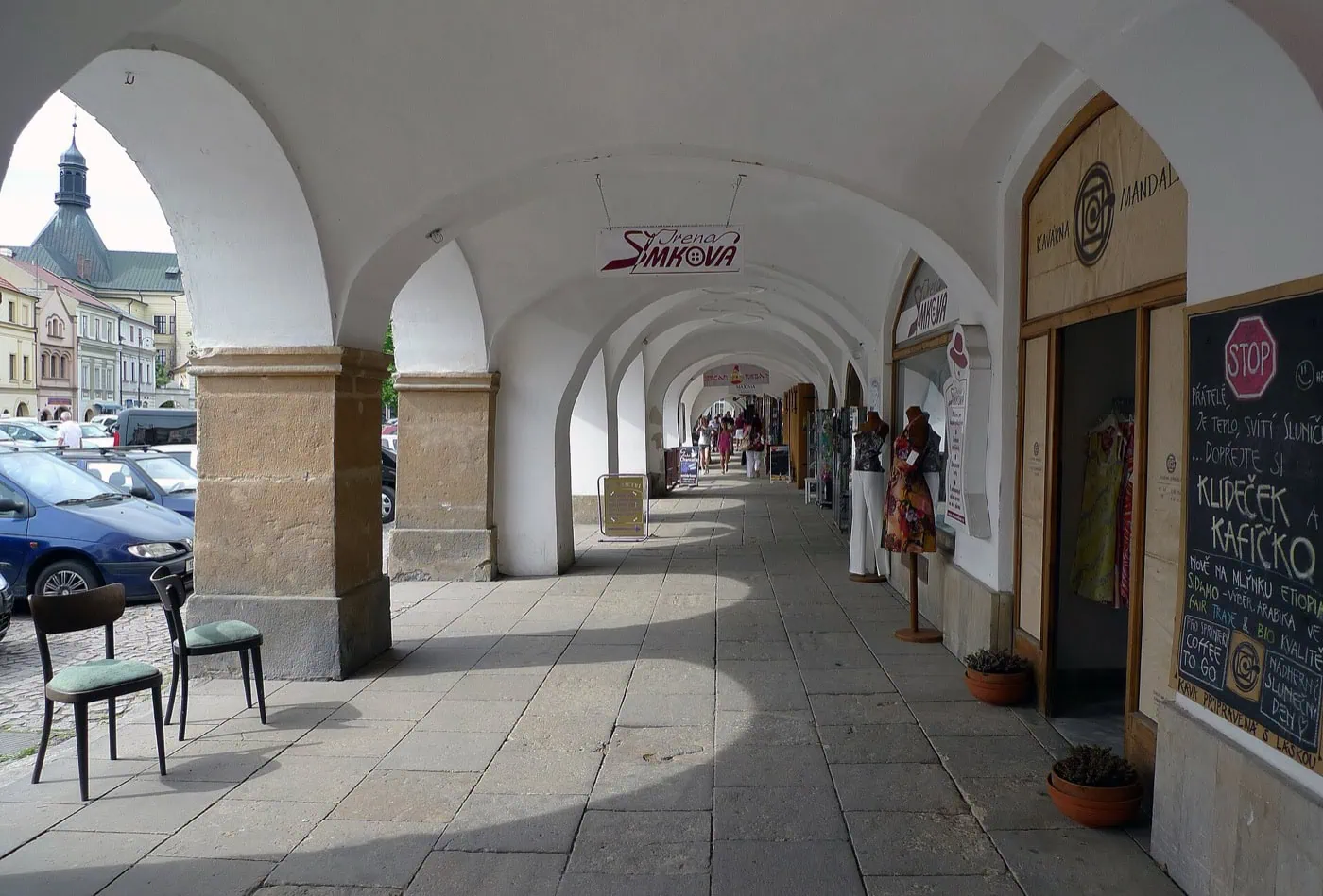 Litomyšl in Tschechien: 8 Tipps für die UNESCO-Schlossstadt 2026 5 Arkaden der Bürgerhäuser am Smetana-Platz in Litomyšl