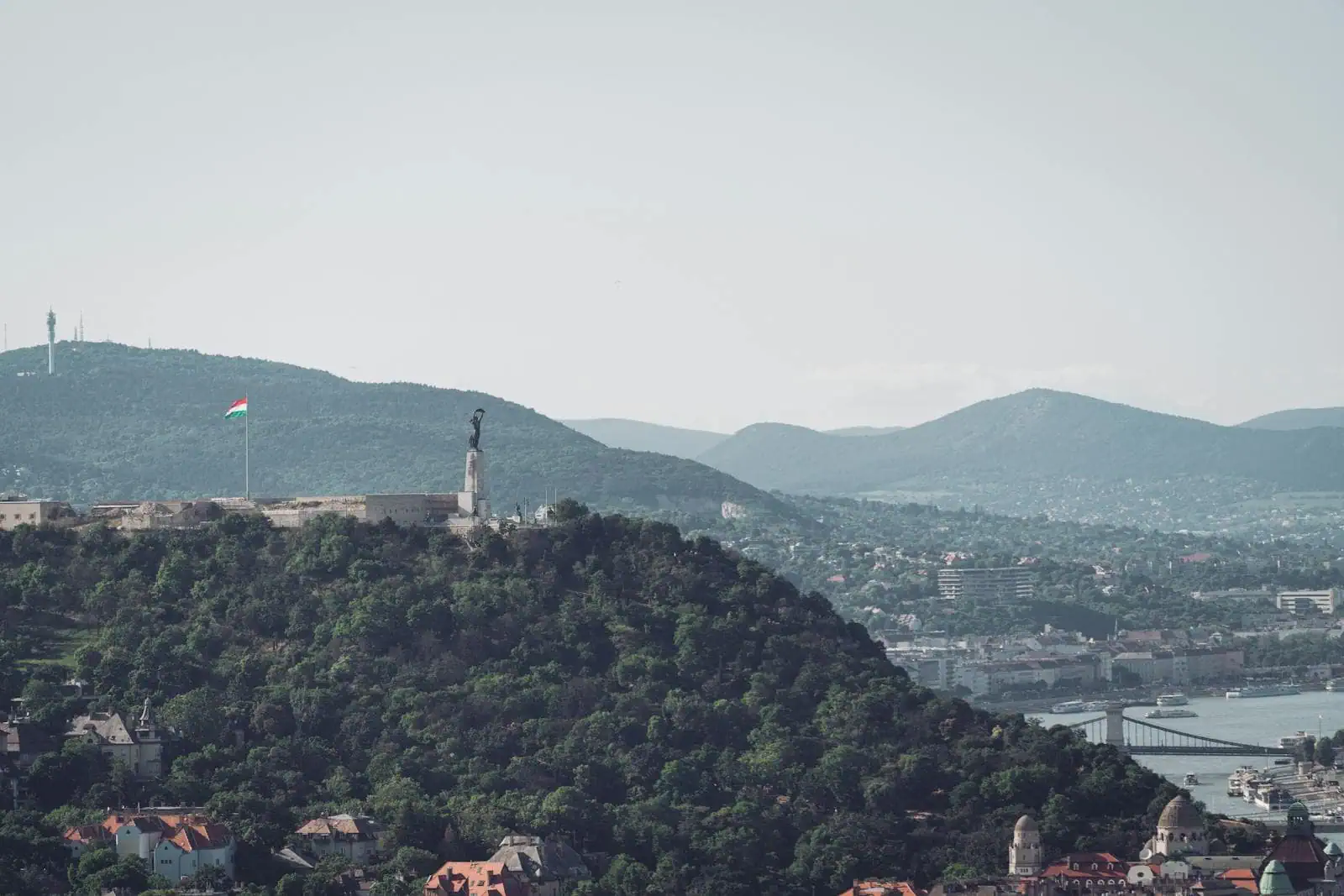 66 legjobb tipp, mit érdemes megnézni Budapesten (+ térkép a telefonra) 23 Szabadság-szobor a Gellérthegyen