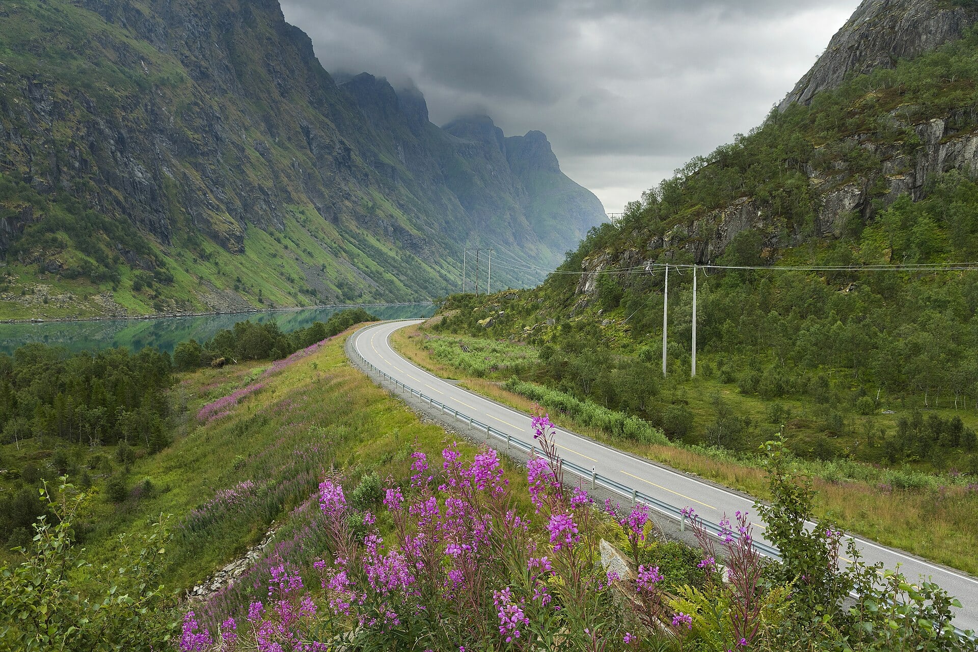 Isole Lofoten in auto: road trip lungo la strada E10 5 Giorno 1: Arrivo all'aeroporto di Evenes e porta d'accesso Svolvær