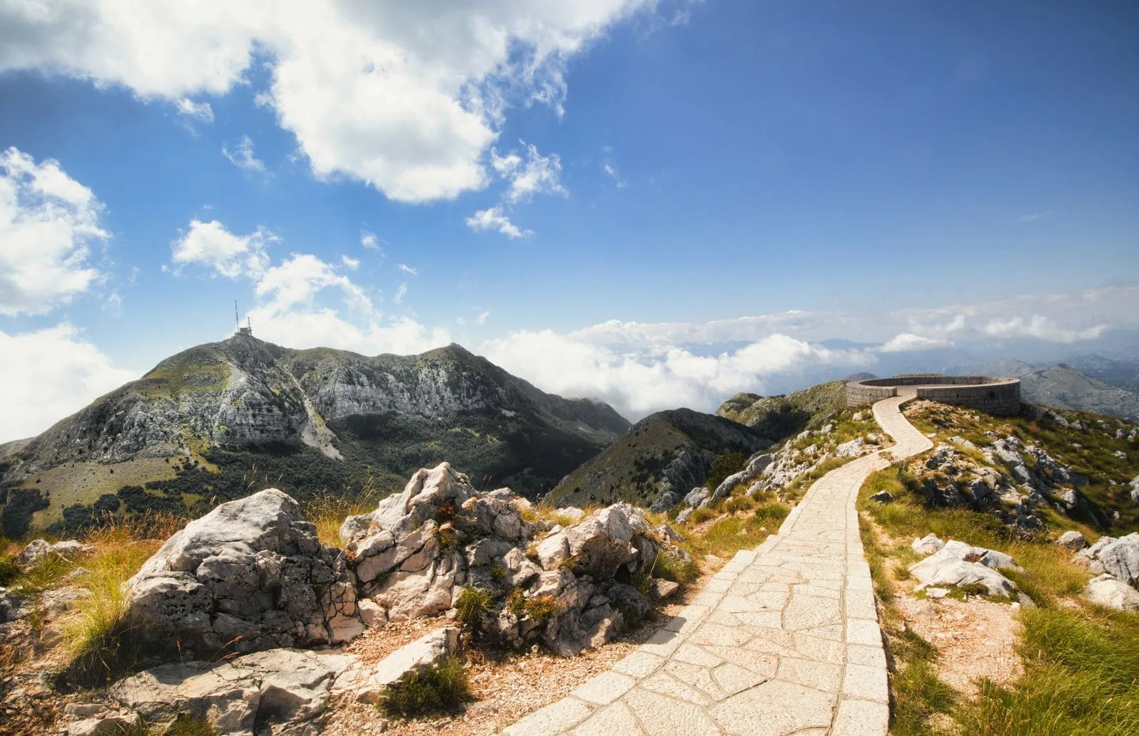 NP Lovćen, mauzoleum Njegoše a Cetinje: 11 tipů na srdce Černé Hory 6 Mauzoleum Petra II. Petroviće Njegoše