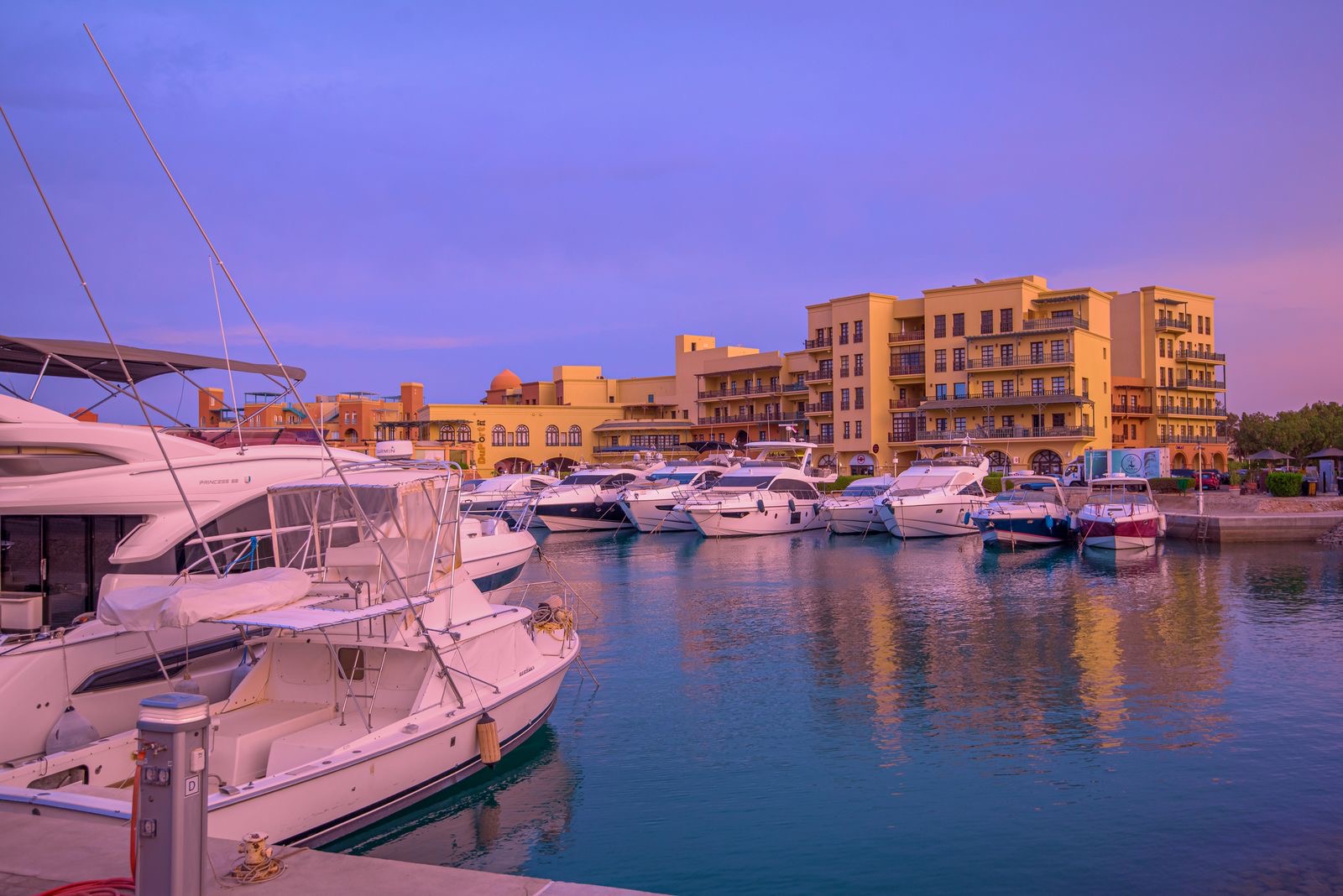 Hurghada, Egypt: 13 tipů, co vidět a dělat + nejlepší pláže 2 Jachty v přístavu Hurghada Marina