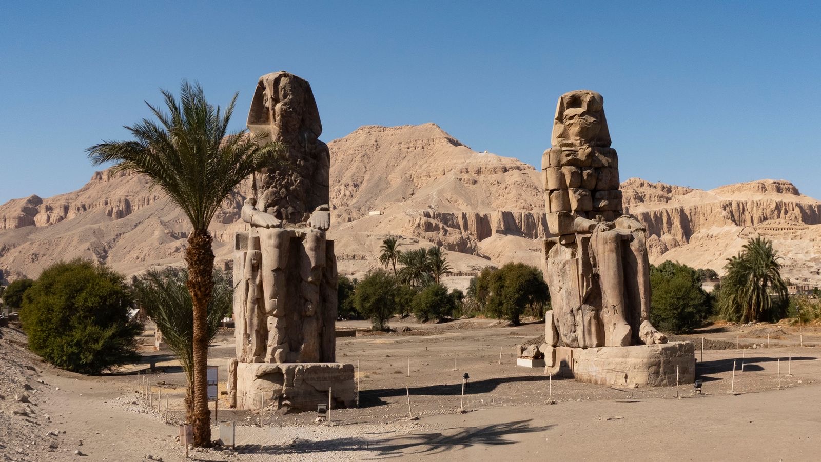 Čo vidieť v Egypte: 17 najkrajších miest a pamiatok 11 Memnonove kolosy pri Luxore