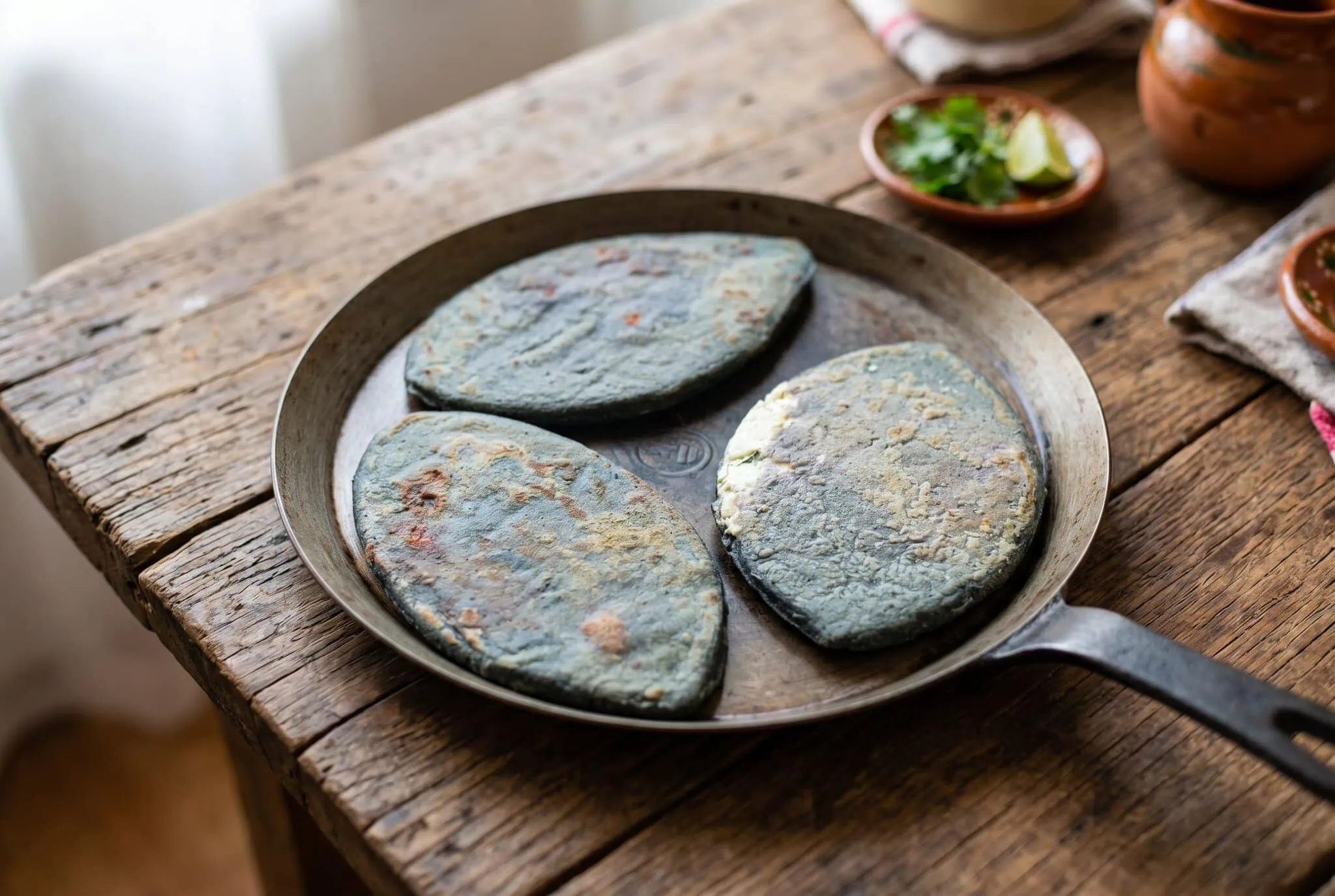 Cuisine mexicaine : 20 plats à goûter (pas seulement les tacos) 12 Tlacoyos de maïs bleu