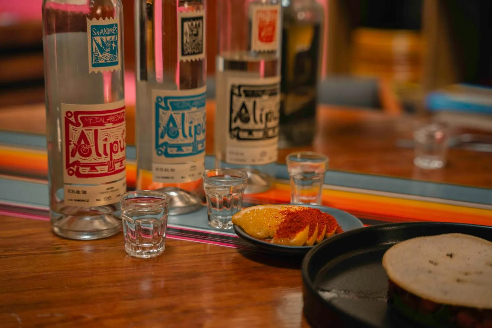 Tequila aus Mexiko: Wie man sie trinkt und wo man sie probiert 4 Mezcal-Verkostung