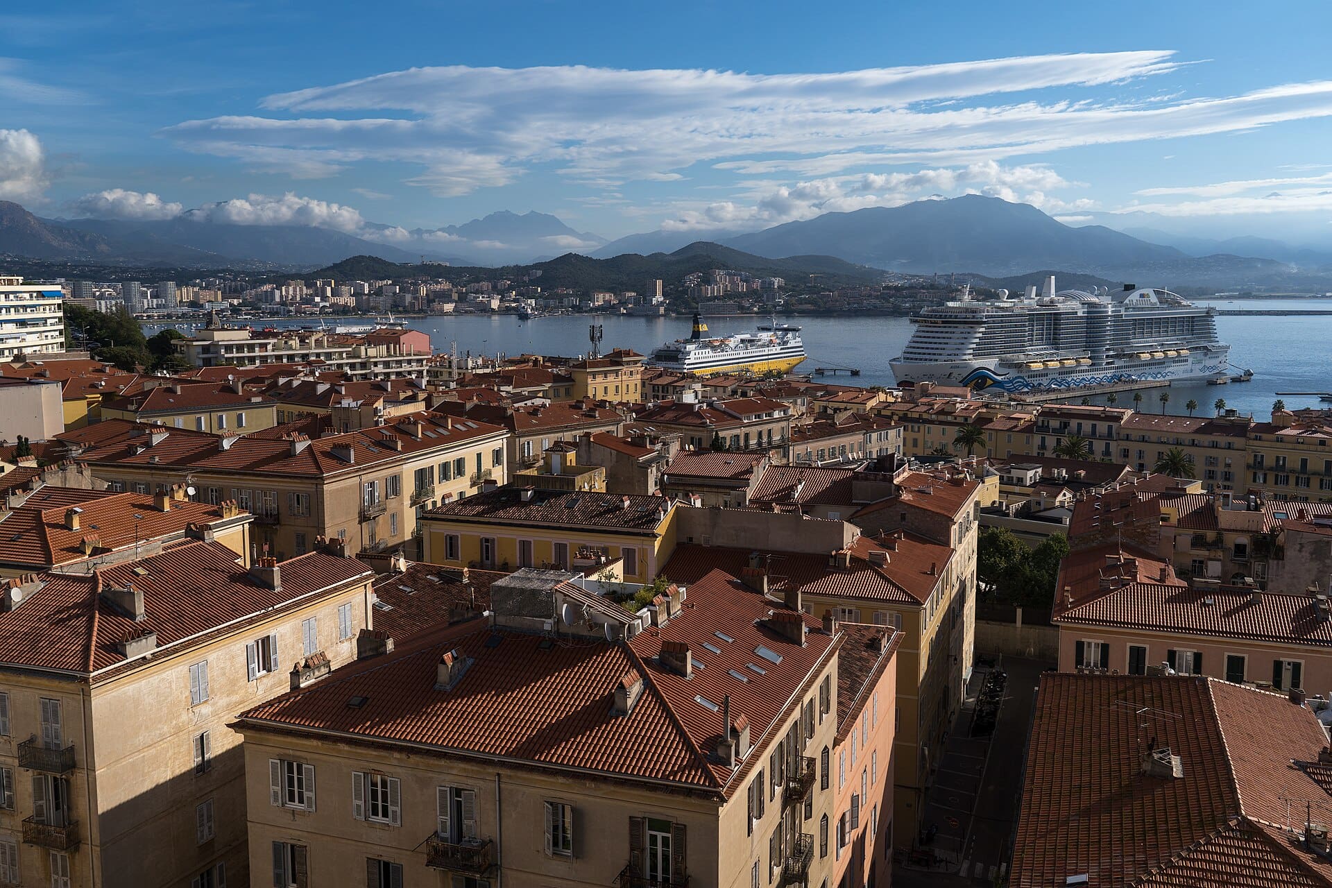 Ajaccio, Korsyka: 11 wskazówek śladami Napoleona w 2026 9 Lokalny targ i stary port (Marché d'Ajaccio)