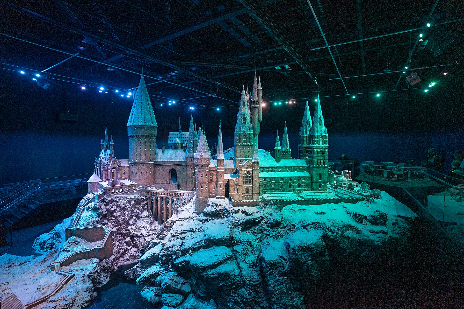 Harry Potter Studio Londen: tickets, prijzen en 14 tips in 2026 19 Het model van kasteel Zweinstein op schaal 1:24