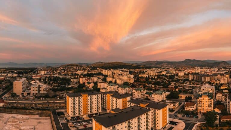 Montenegro: guide, tips och vad du ska se 2026 5 Vädret i Montenegro: när du ska resa till havet och bergen (månad för månad)