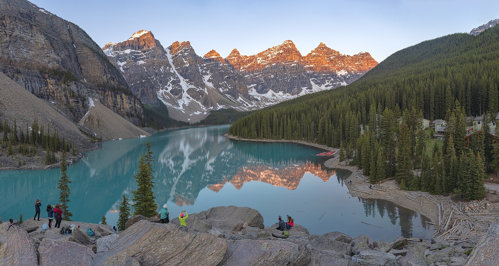 Moraine Lake și Lake Louise shuttle 2026: ghid complet pas cu pas 5 Unde să mănânci în împrejurimile lacurilor