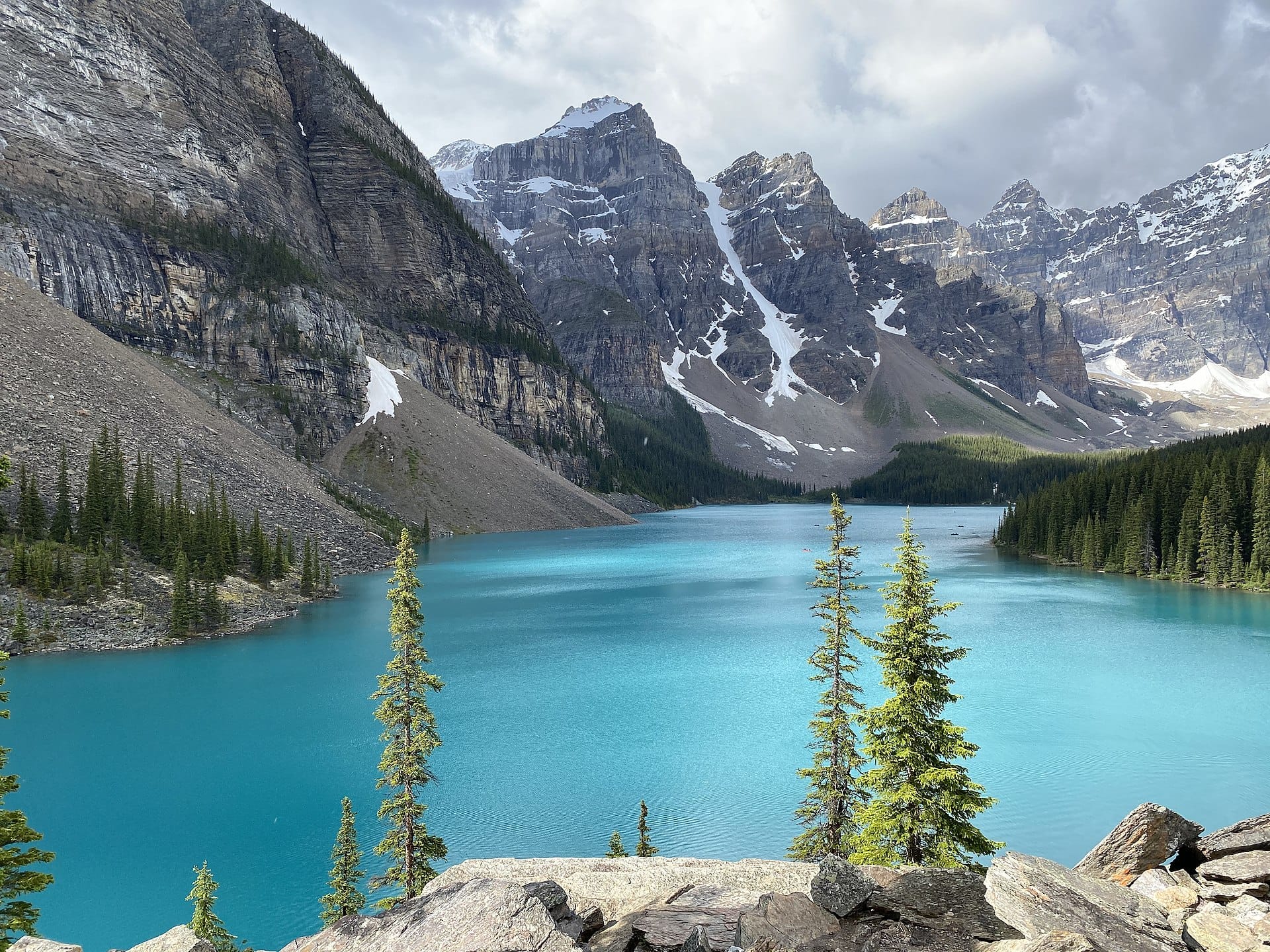 Moraine Lake și Lake Louise shuttle 2026: ghid complet pas cu pas 11 Alternative private și Alpine Start de dimineață pentru fotografi