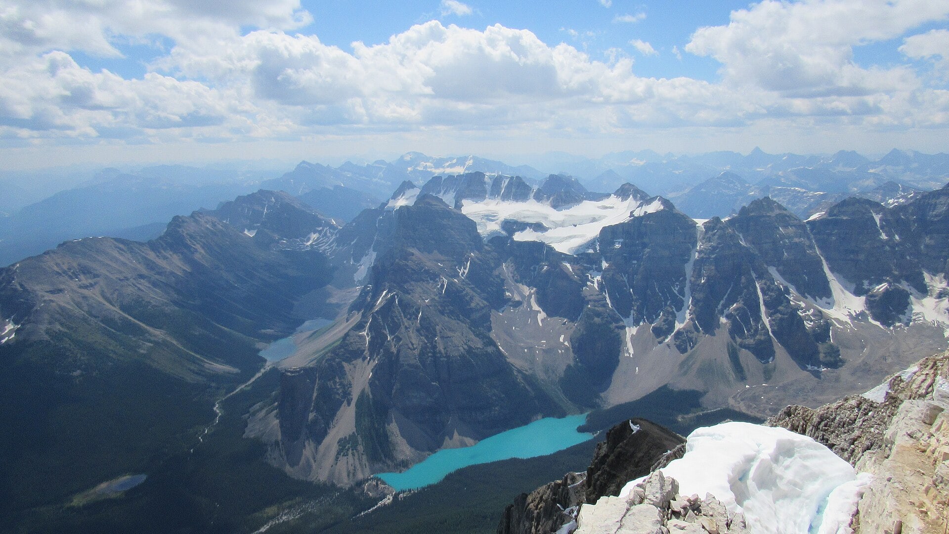 Moraine Lake și Lake Louise shuttle 2026: ghid complet pas cu pas 8 Realitatea dură a parcării și de ce nu ajungi la Moraine Lake cu mașina
