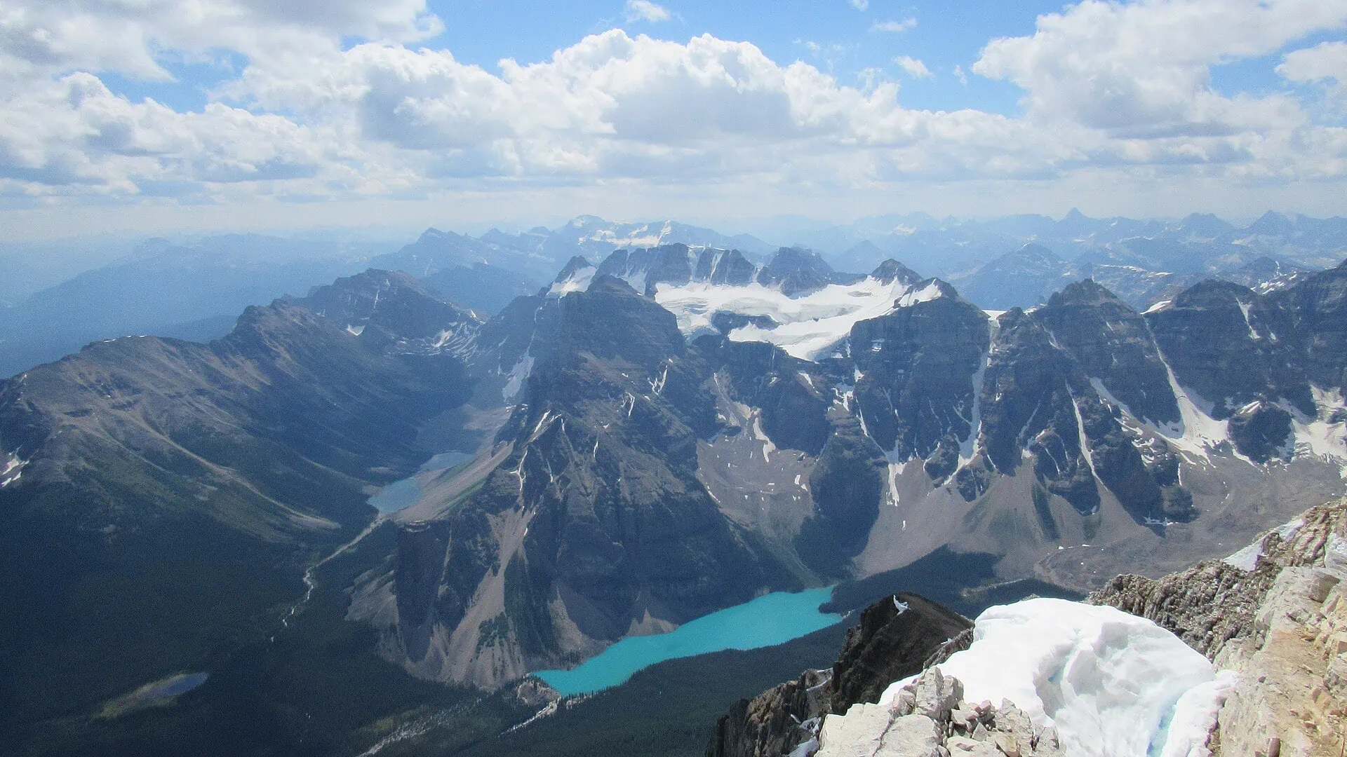 Moraine Lake et Lake Louise au Canada : navette 2026, le guide étape par étape 8 La dure réalité du stationnement et pourquoi on ne rejoint pas Moraine Lake en voiture