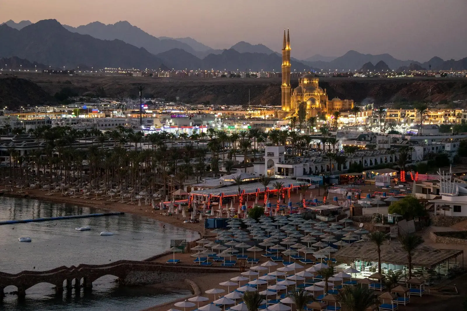 Sharm el-Sheikh, Egypt: 13 tipů, co vidět a dělat + nejlepší pláže 7 Večerní Naama Bay v Sharm el-Sheikhu