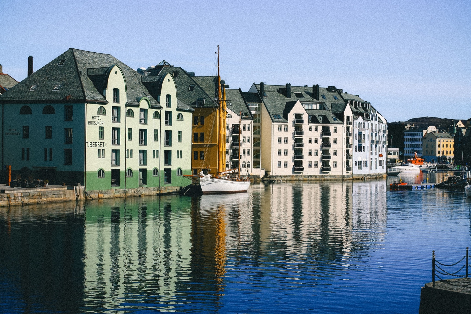 Ålesund, Noruega: 12 imprescindibles que ver junto al mar 2026 3 Alojamiento en Ålesund