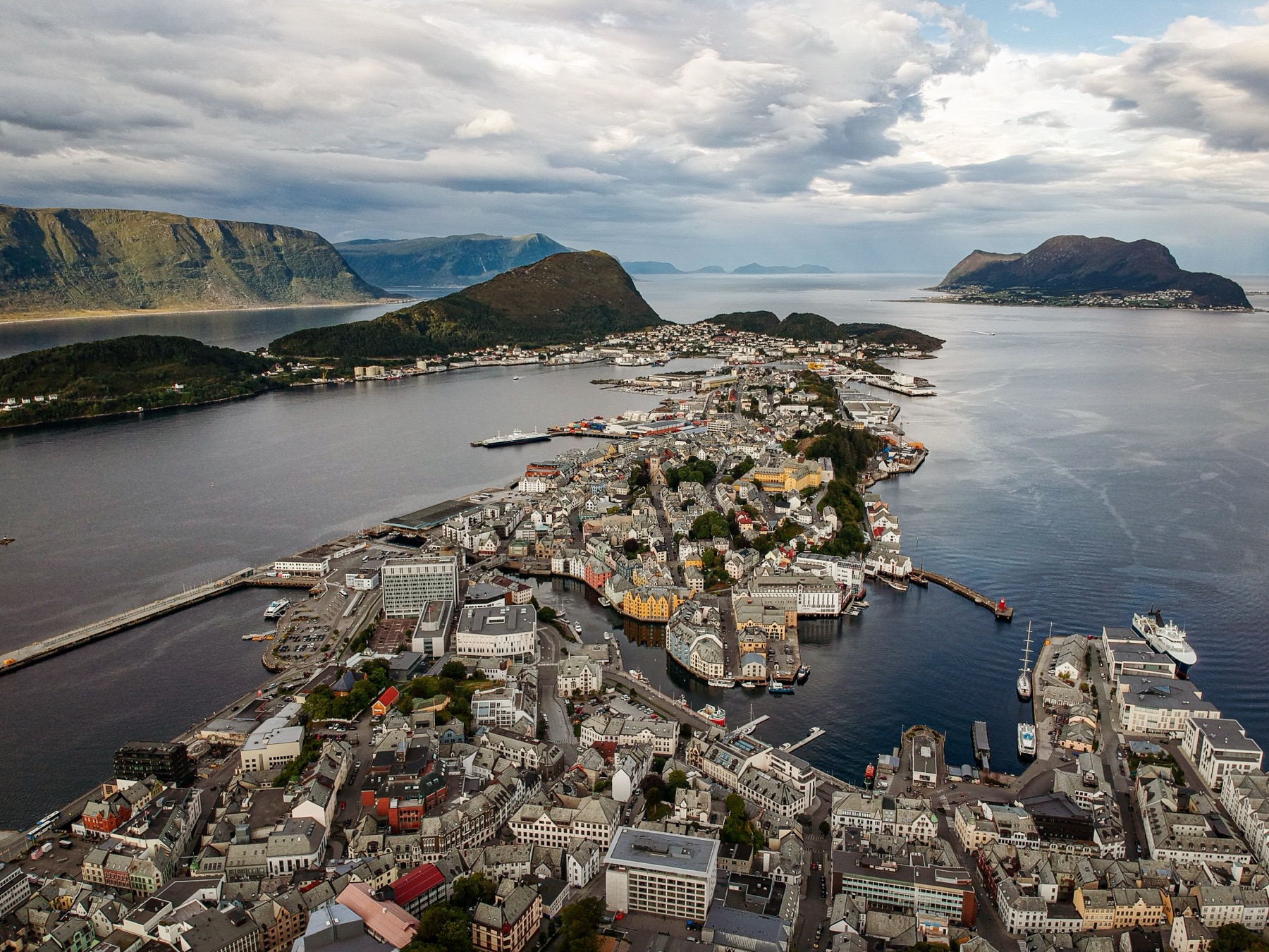 Ålesund, Noruega: 12 imprescindibles que ver junto al mar 2026 4 Cómo llegar a Ålesund