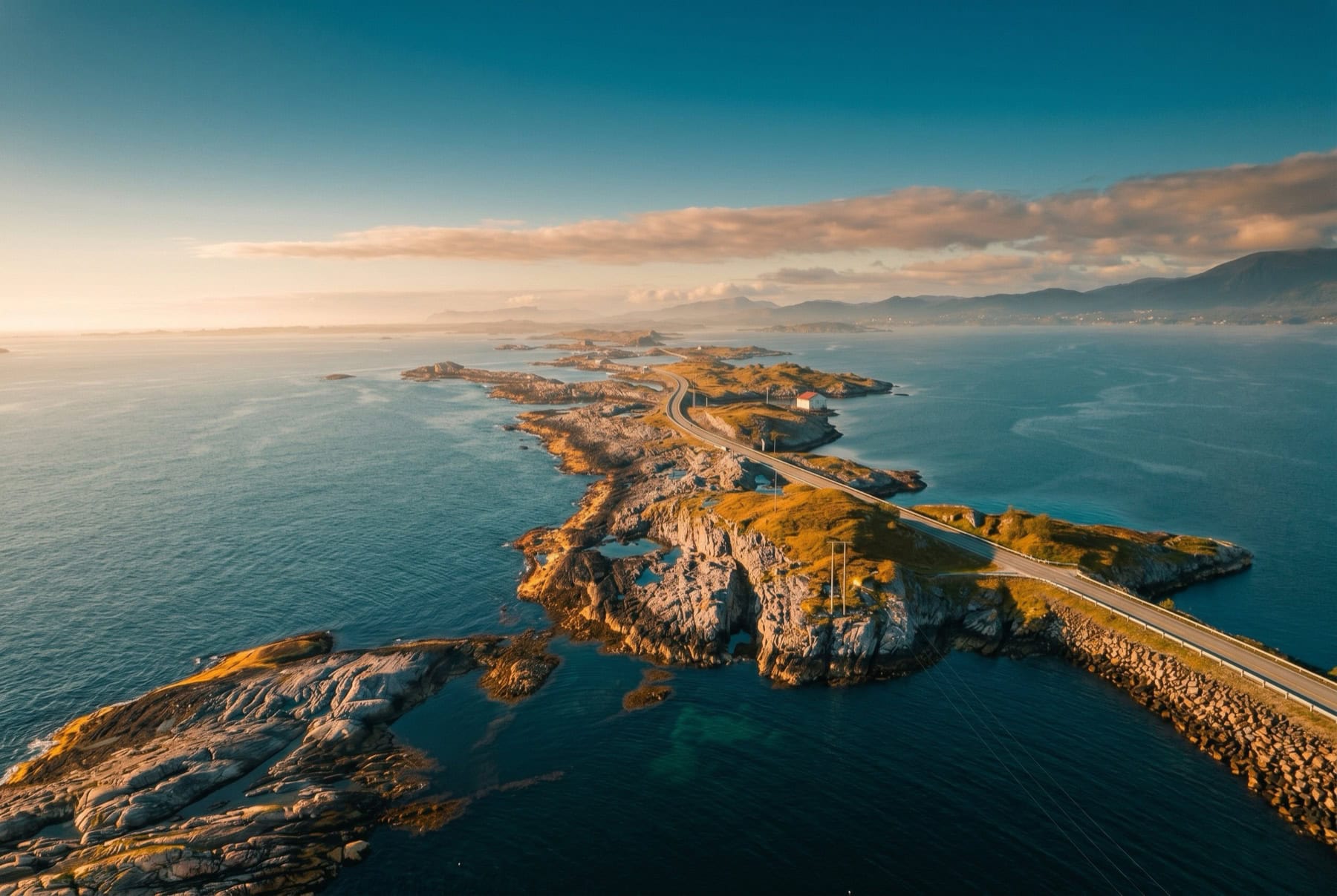 Drumul Atlantic și Trollstigen: 8 lucruri de știut despre șoseaua norvegiană de vis în 2026 4 Drumul Atlantic sărind peste insulițe