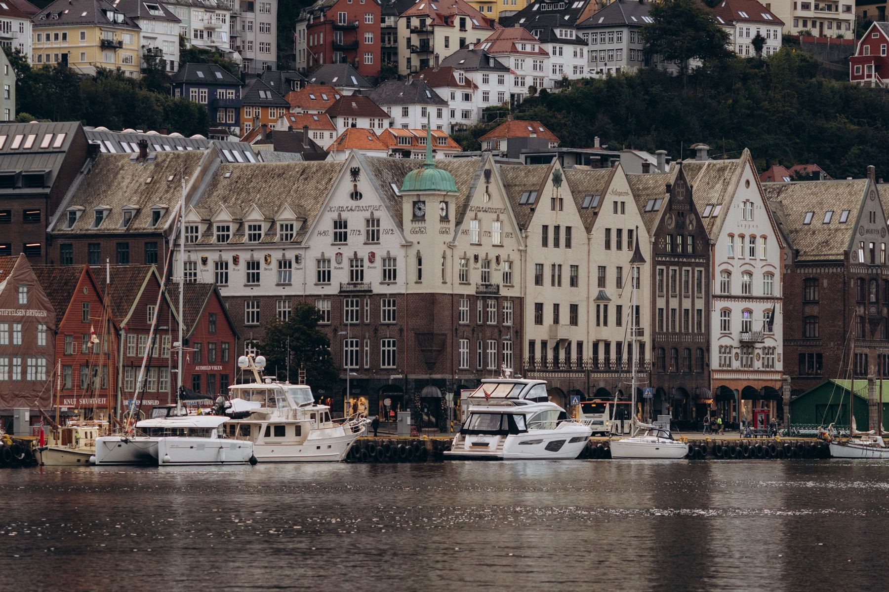 Bergen, Norsko: 14 tipů, co vidět v bráně k norským fjordům 2 Ubytování v Bergenu