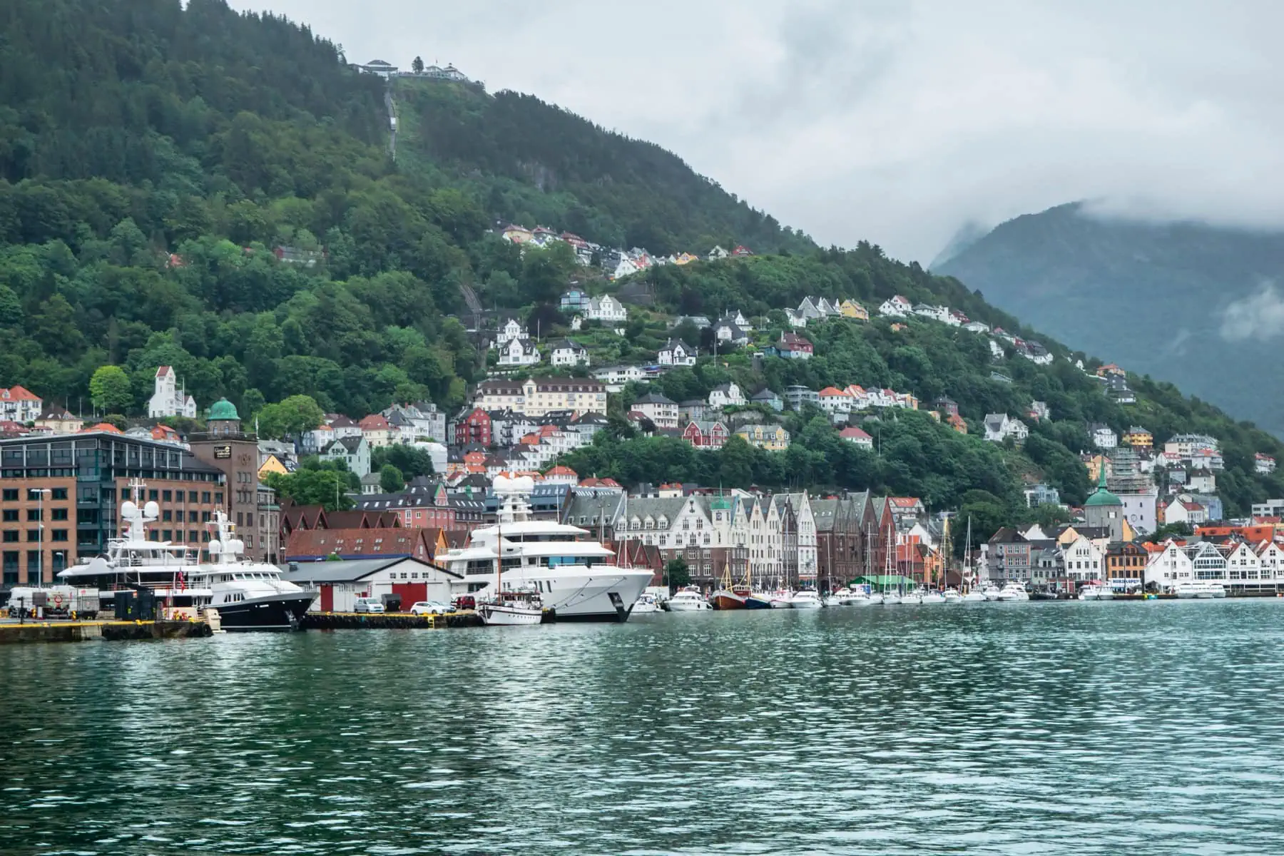 Bergen, Norvégia: 14 tipp, mit nézz meg a fjordok kapujában 15 Hajókirándulások a fjordokba Bergenből