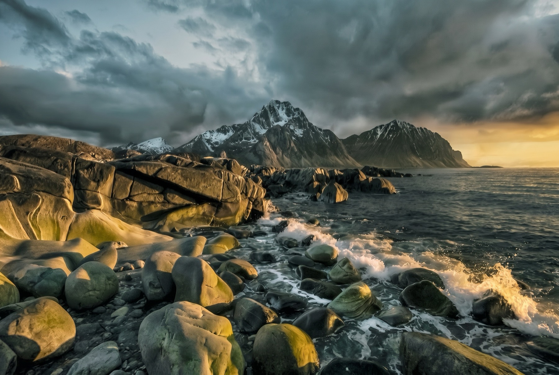 Norwegia północna: 11 atrakcji za kołem podbiegunowym w 2026 roku 7 Archipelag Vesterålen