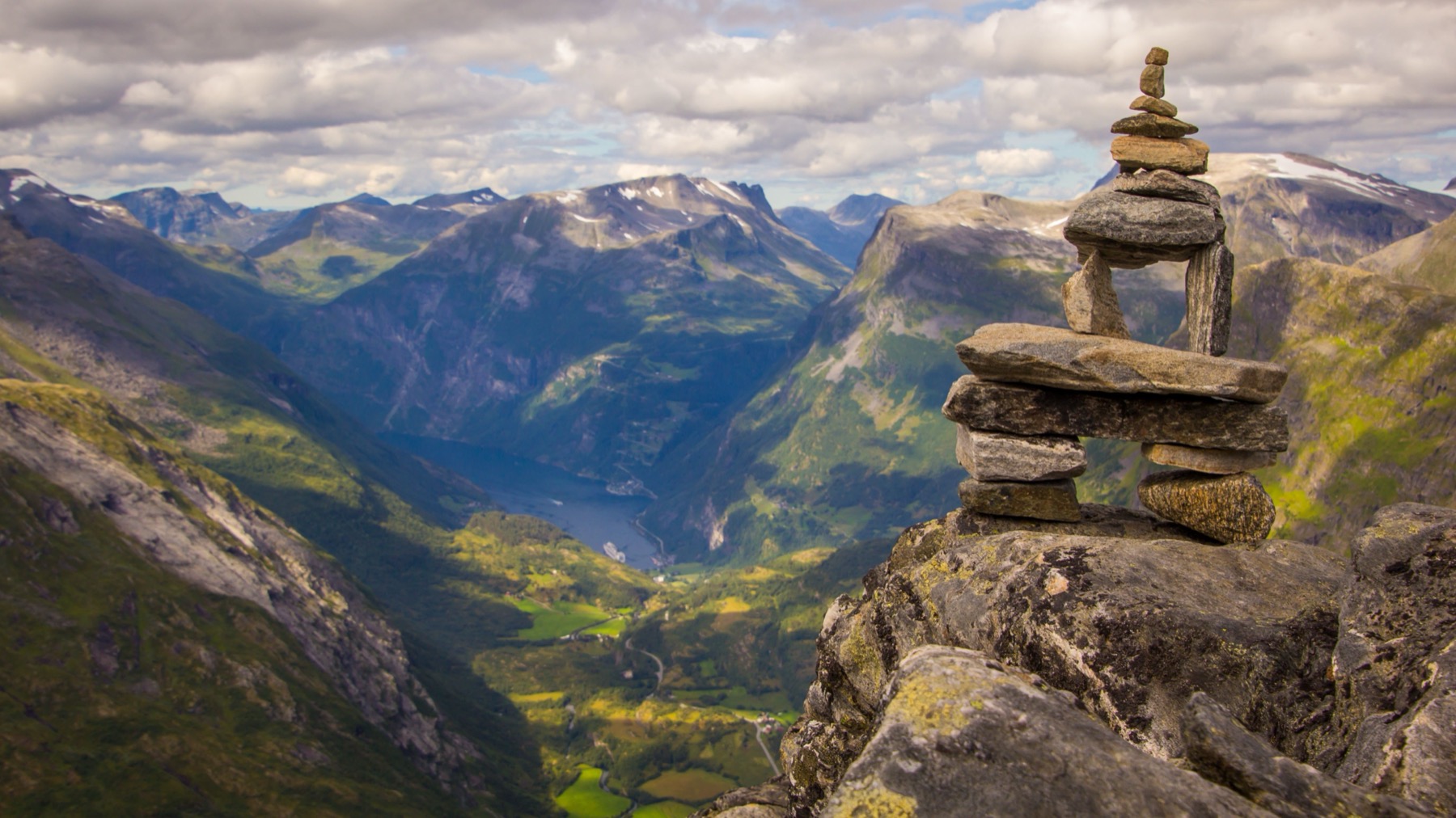 Geirangerfjord en Noruega: 8 cosas que ver y hacer en el fiordo más famoso 5 Mirador de Dalsnibba sobre el fiordo