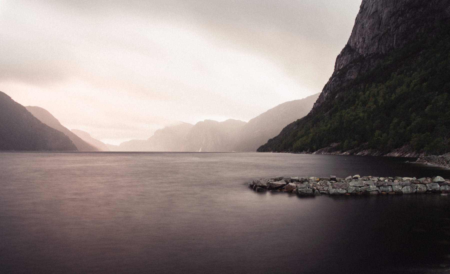 Hardangerfjord: 8 wskazówek, co zobaczyć nad owocowym fiordem w 2026 3 Sady, wioski i trekkingi nad Hardangerfjordem