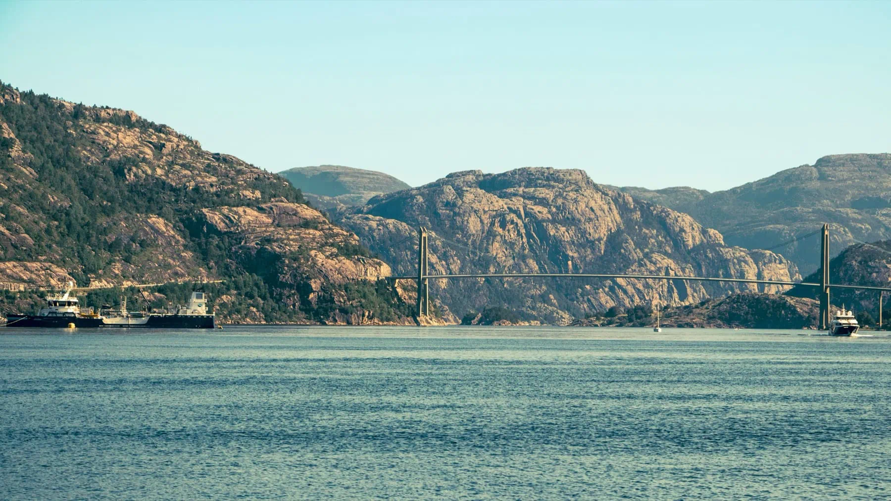 Hardangerfjord Norvégia: 8 tipp, mit érdemes látni a gyümölcsös fjordnál 2026-ban 4 A Dronningstien panorámaösvény