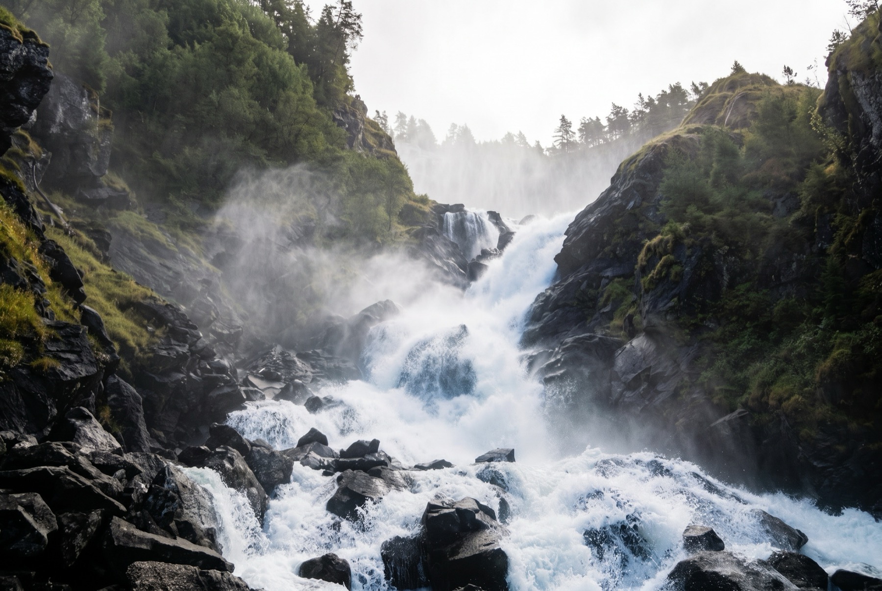 Hardangerfjord: 8 wskazówek, co zobaczyć nad owocowym fiordem w 2026 11 Podwójny wodospad Låtefossen
