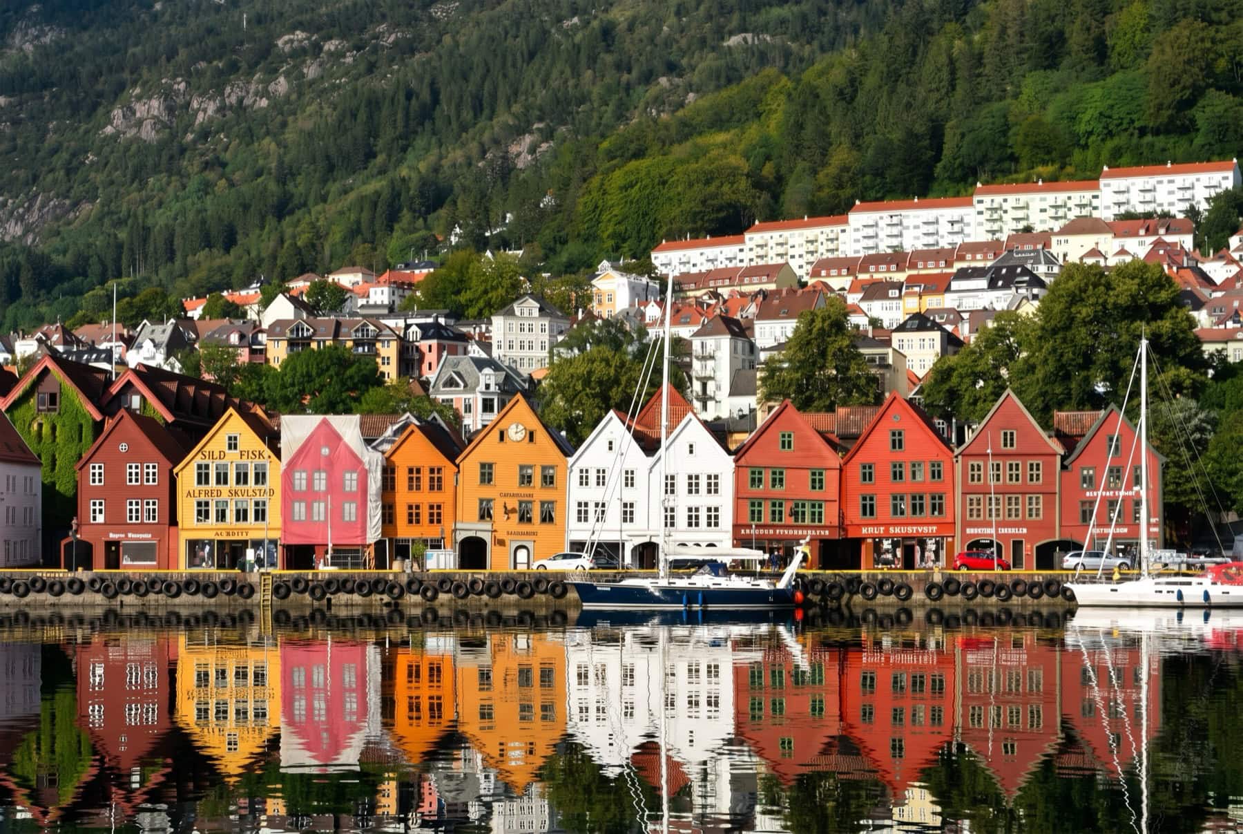 Hurtigruten: 8 lucruri de știut despre croaziera pe coasta Norvegiei în 2026 3 Bergen, de unde pleacă croaziera