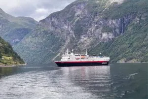 Domovská stránka 6 Hurtigruten: 8 věcí, které vědět o plavbě po pobřeží Norska v roce 2026