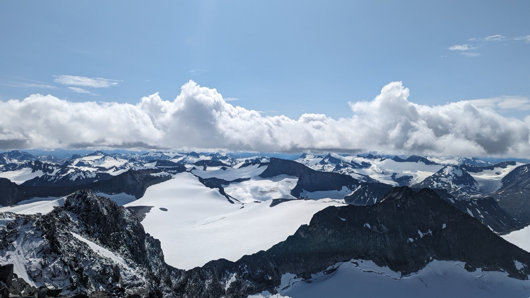 Jotunheimen: 8 tipů, co vidět v domově obrů a nejvyšších horách Norska 7 Zasněžený vrchol Glittertind