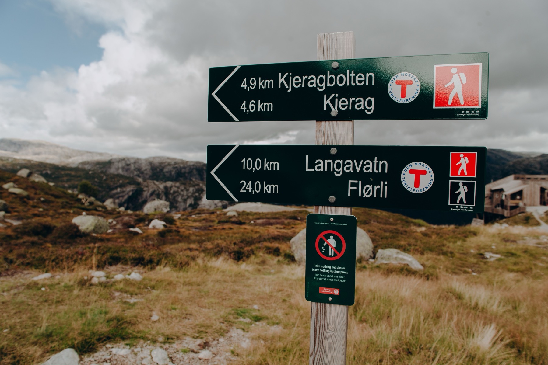 Kjeragbolten a Lysefjord: 7 tipů, co vidět a dělat kolem 6 Náročný výstup na plošinu Kjerag