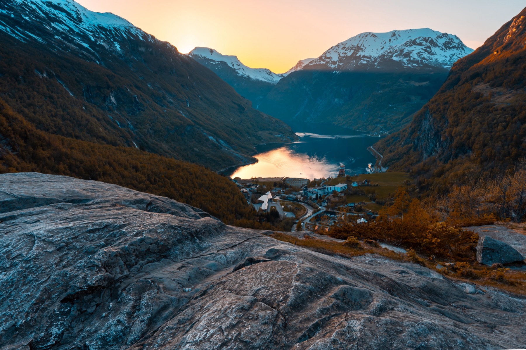 Norwegische Fjorde: Die 12 schönsten, die du 2026 sehen solltest 4 Unterkunft mit Fjordblick