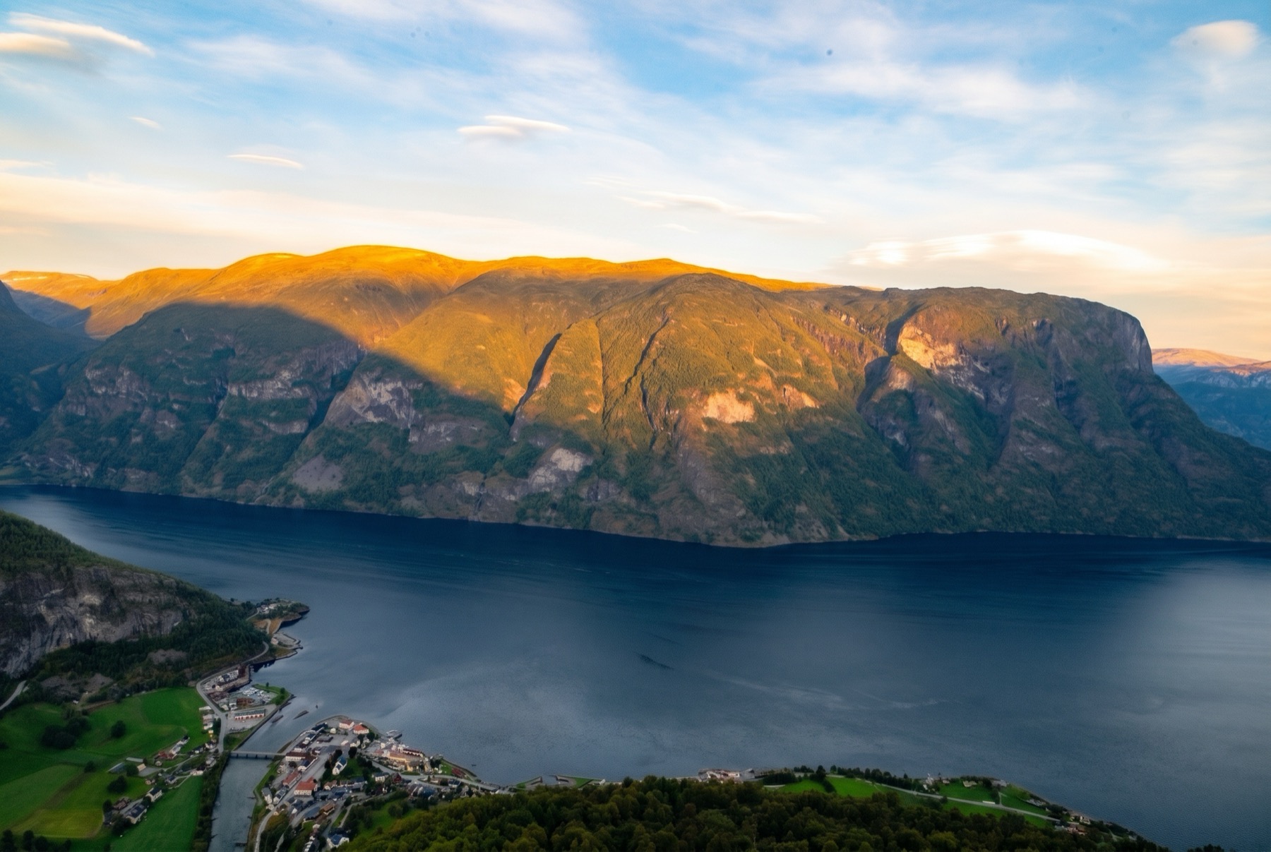 Norwegische Fjorde: Die 12 schönsten, die du 2026 sehen solltest 8 Sognefjord, König der norwegischen Fjorde
