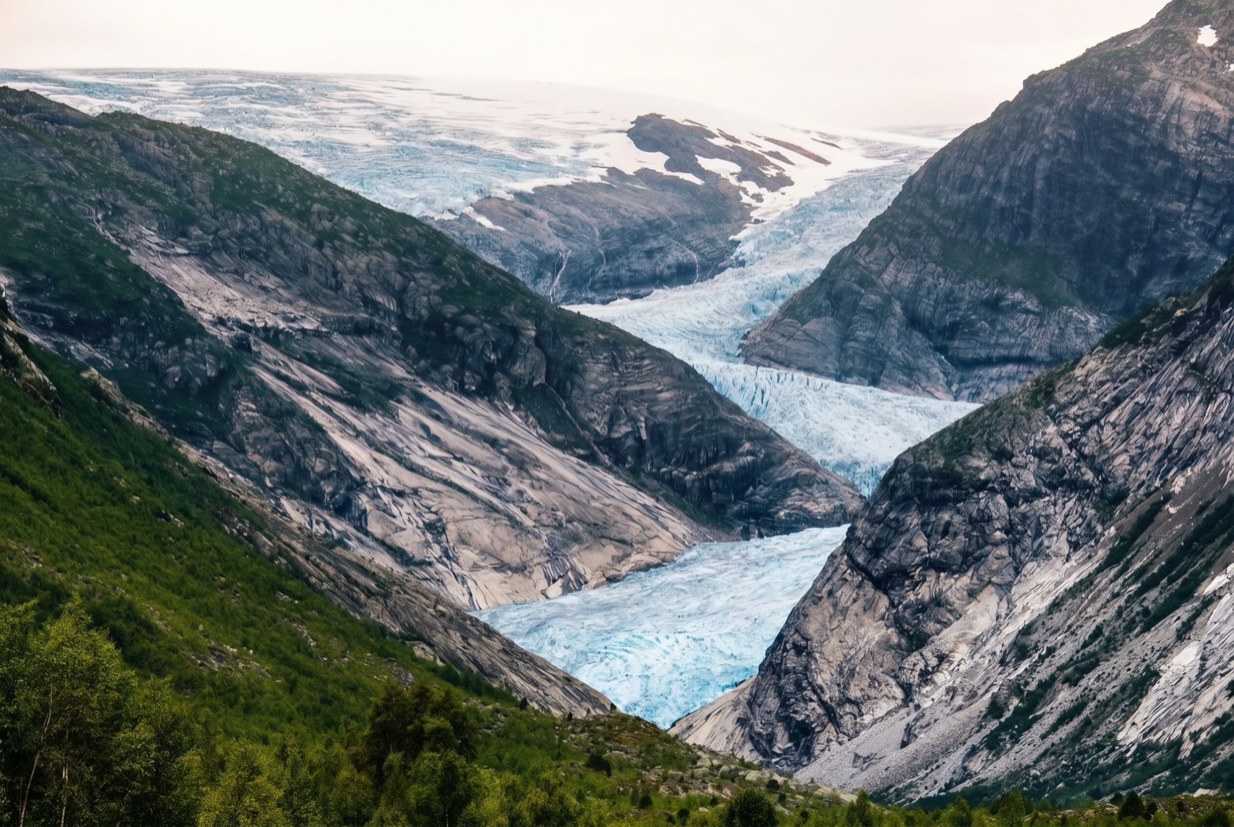 Norwegische Fjorde: Die 12 schönsten, die du 2026 sehen solltest 17 Gletscher Jostedalsbreen am Lustrafjord