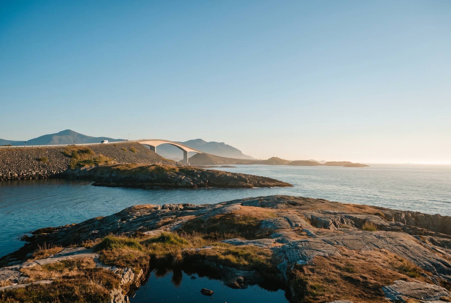 Norwegische Fjorde: Die 12 schönsten, die du 2026 sehen solltest 26 Mit dem Auto entlang der Fjorde