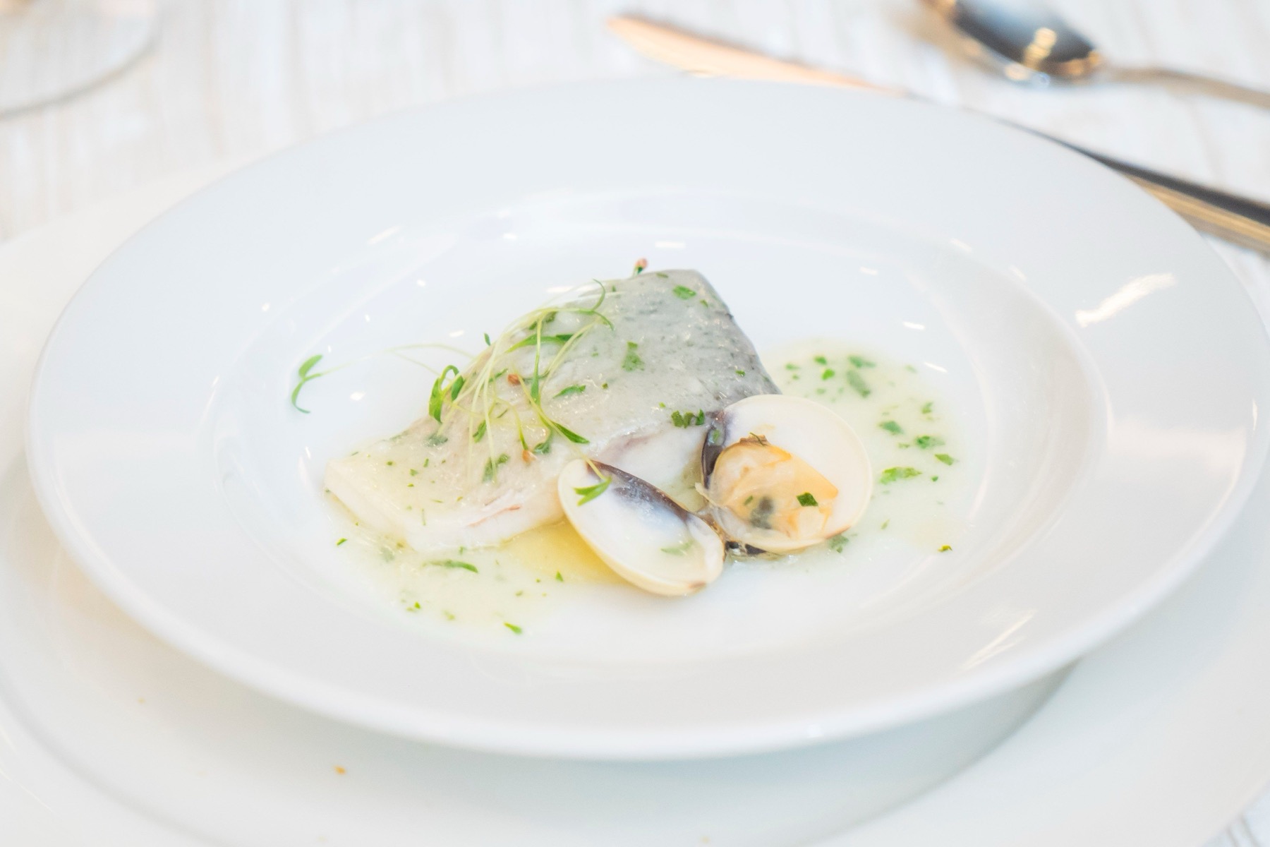 How Much Does a Trip to Norway Cost: Prices and 8 Tips to Save in 2026 4 Food and drink prices in restaurants