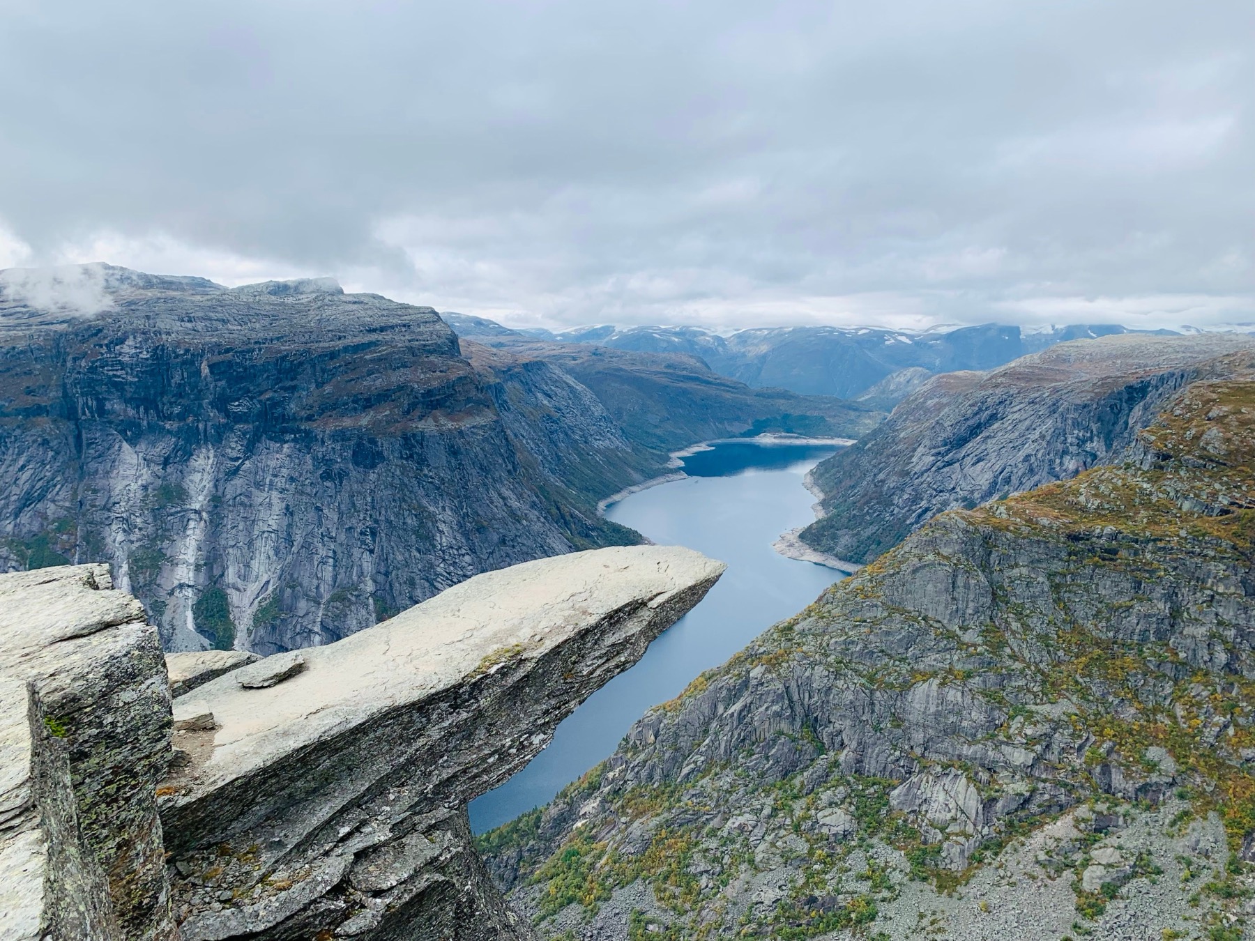 Trolltunga: la ruta a la lengua de troll en Noruega paso a paso en 2026 5 La roca Trolltunga en Noruega