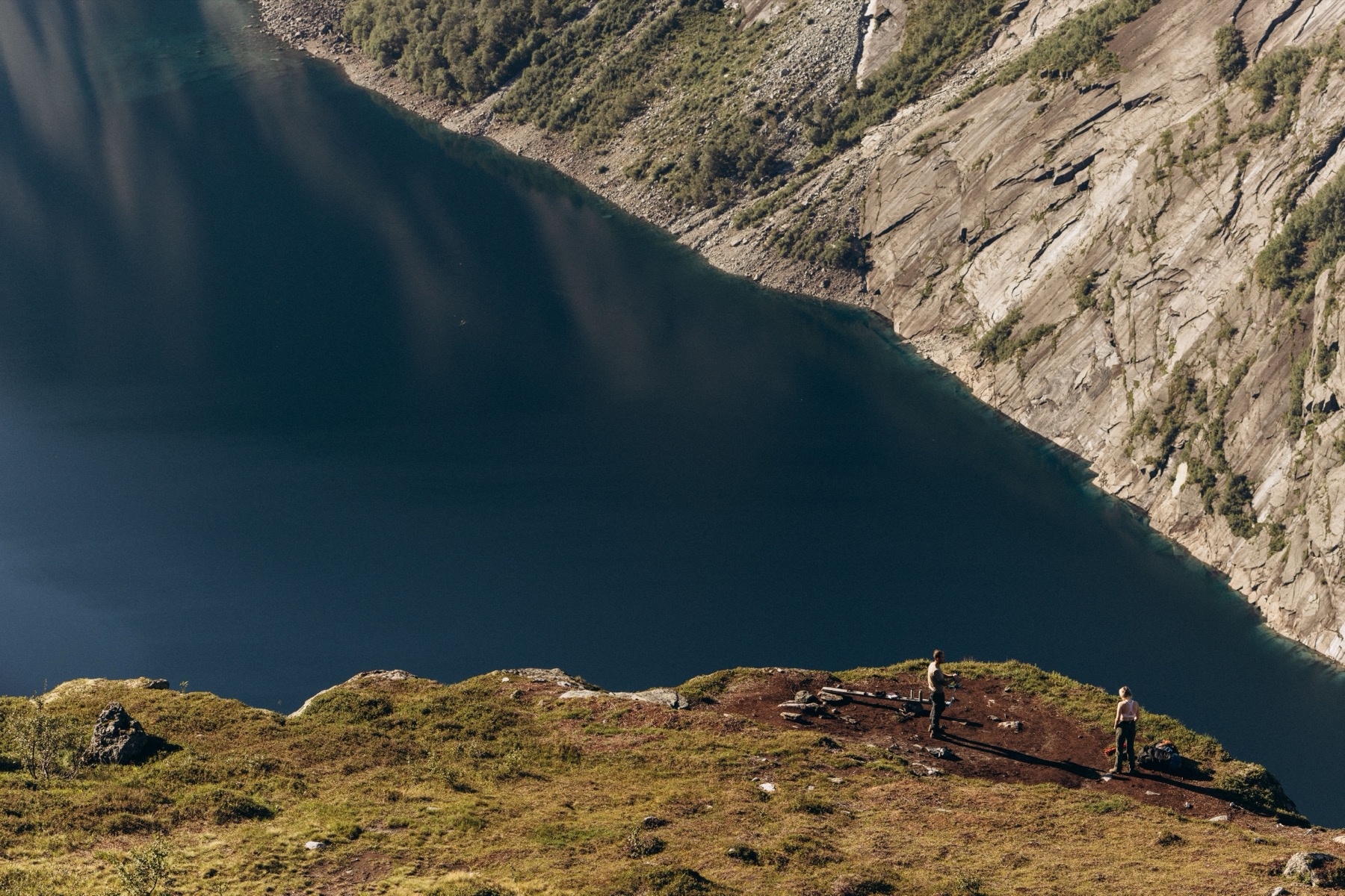 Trolltunga: la ruta a la lengua de troll en Noruega paso a paso en 2026 7 El camino por la meseta hacia Trolltunga