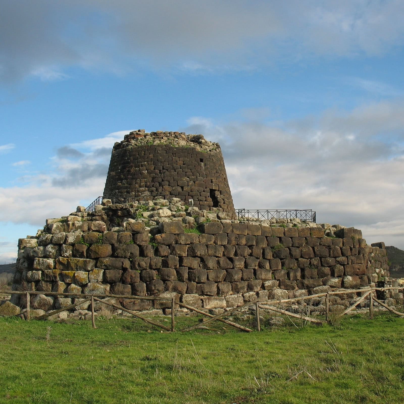 Nuraghi și interiorul misterios al Sardiniei: 10 lucruri de știut 4 Nuraghe Santu Antine lângă Torralba