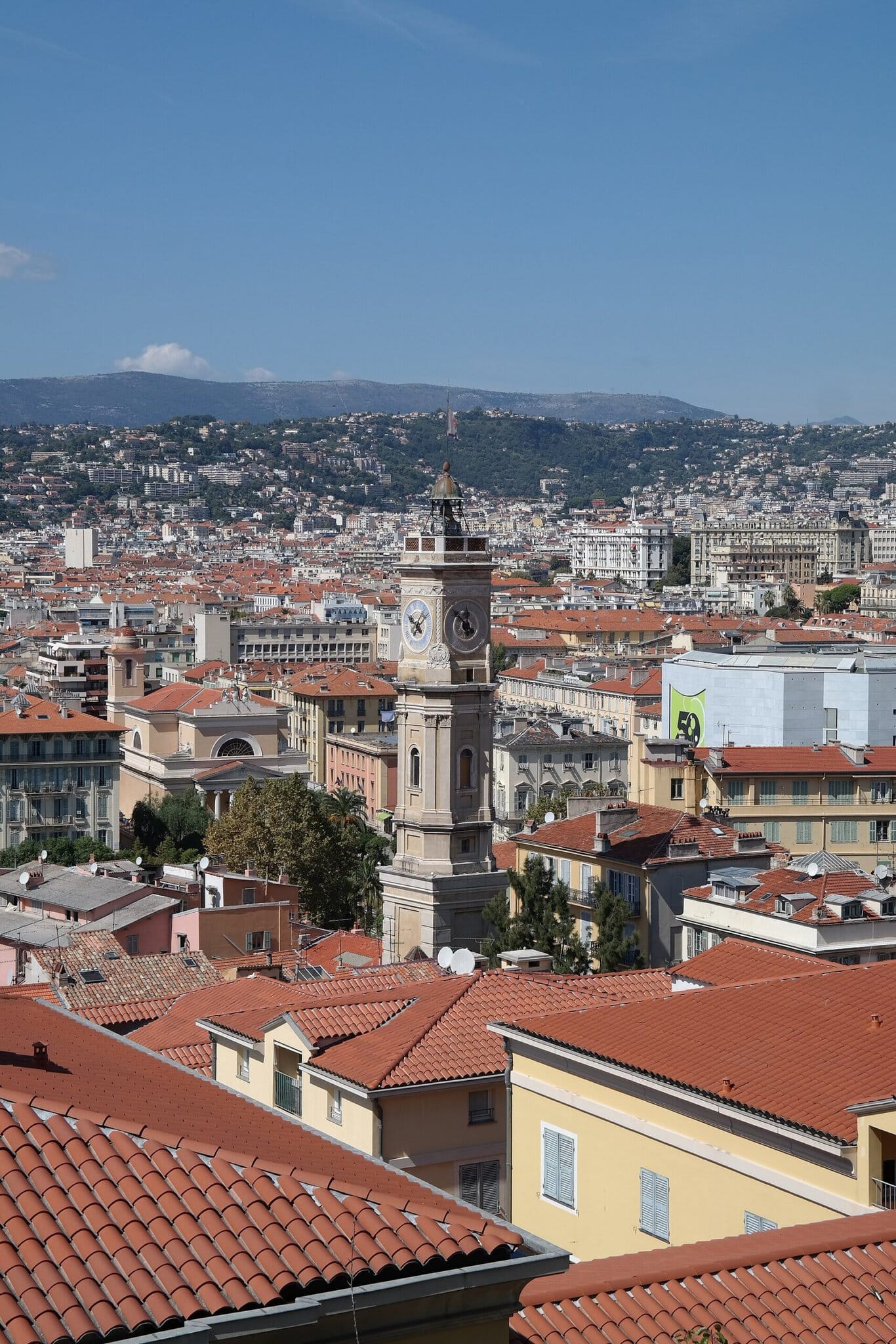 Nice, Franța: 14 lucruri de văzut și făcut în 2026 9 Plaje cu pietriș și scăldat chiar în oraș