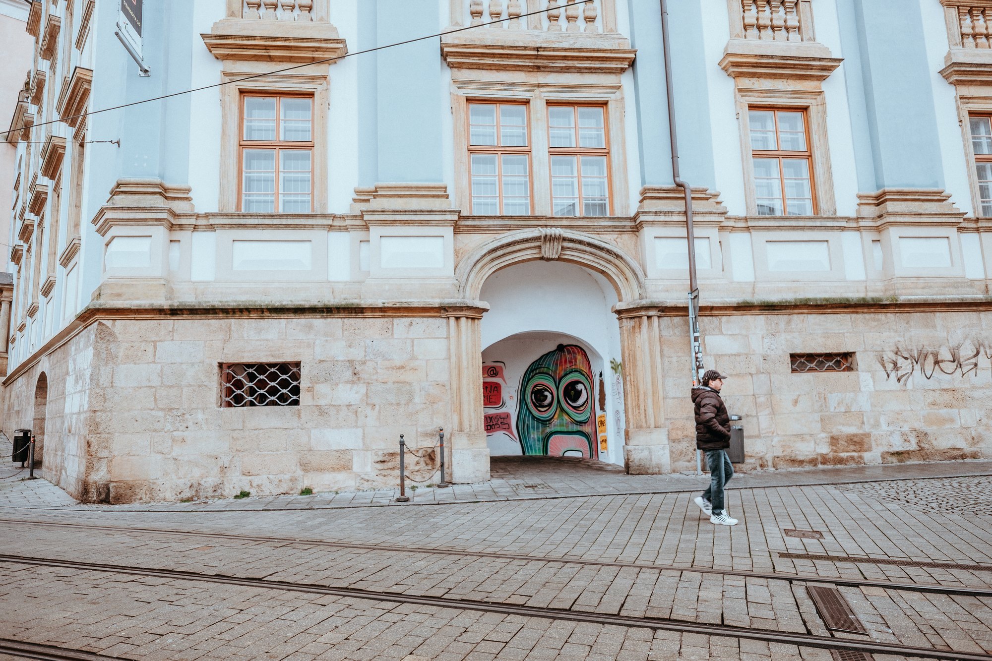 Olomouc, Cehia: 14 lucruri de văzut în oraș în 2026 5 Casă barocă cu portal pe o uliță din Olomouc