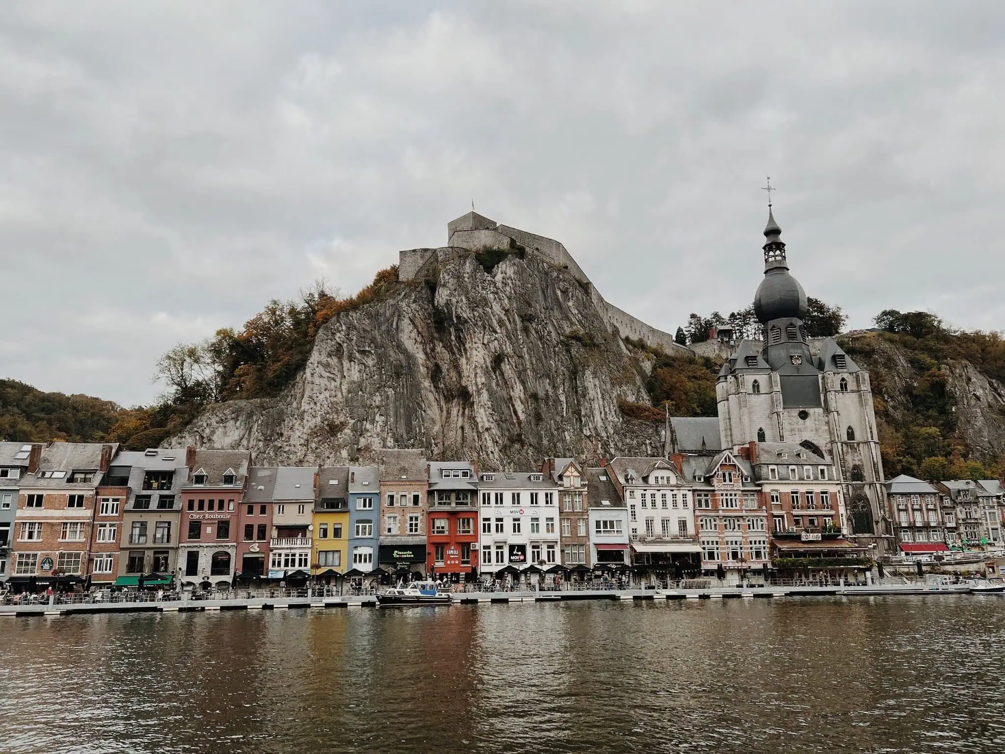 Belgio: 18 cose da vedere e fare nel 2026 12 Dinant: la culla del sassofono