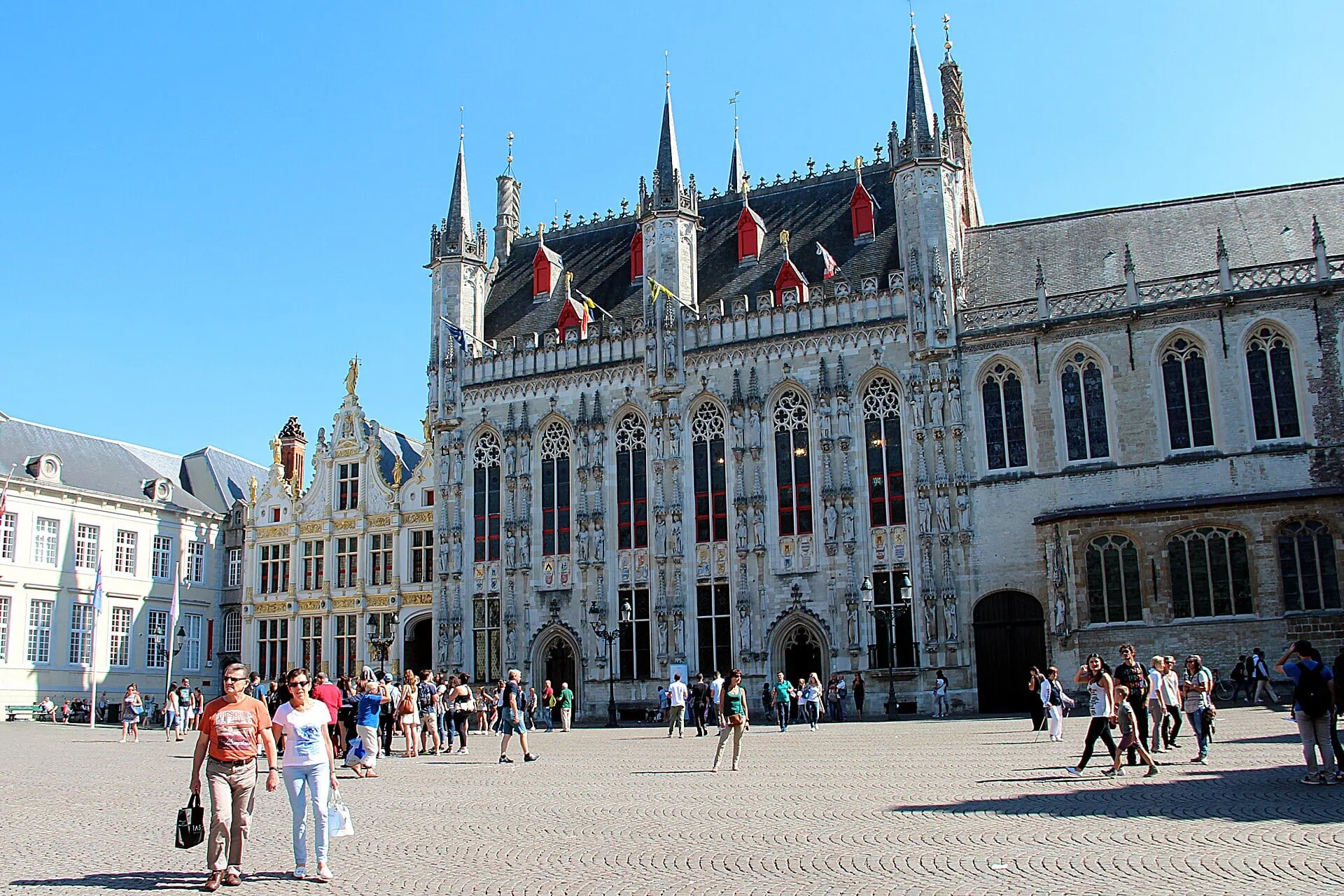 Brugge, Belgium: 16 tipp, mit érdemes látni és csinálni 2026-ban 7 A Burg tér és a történelmi városháza