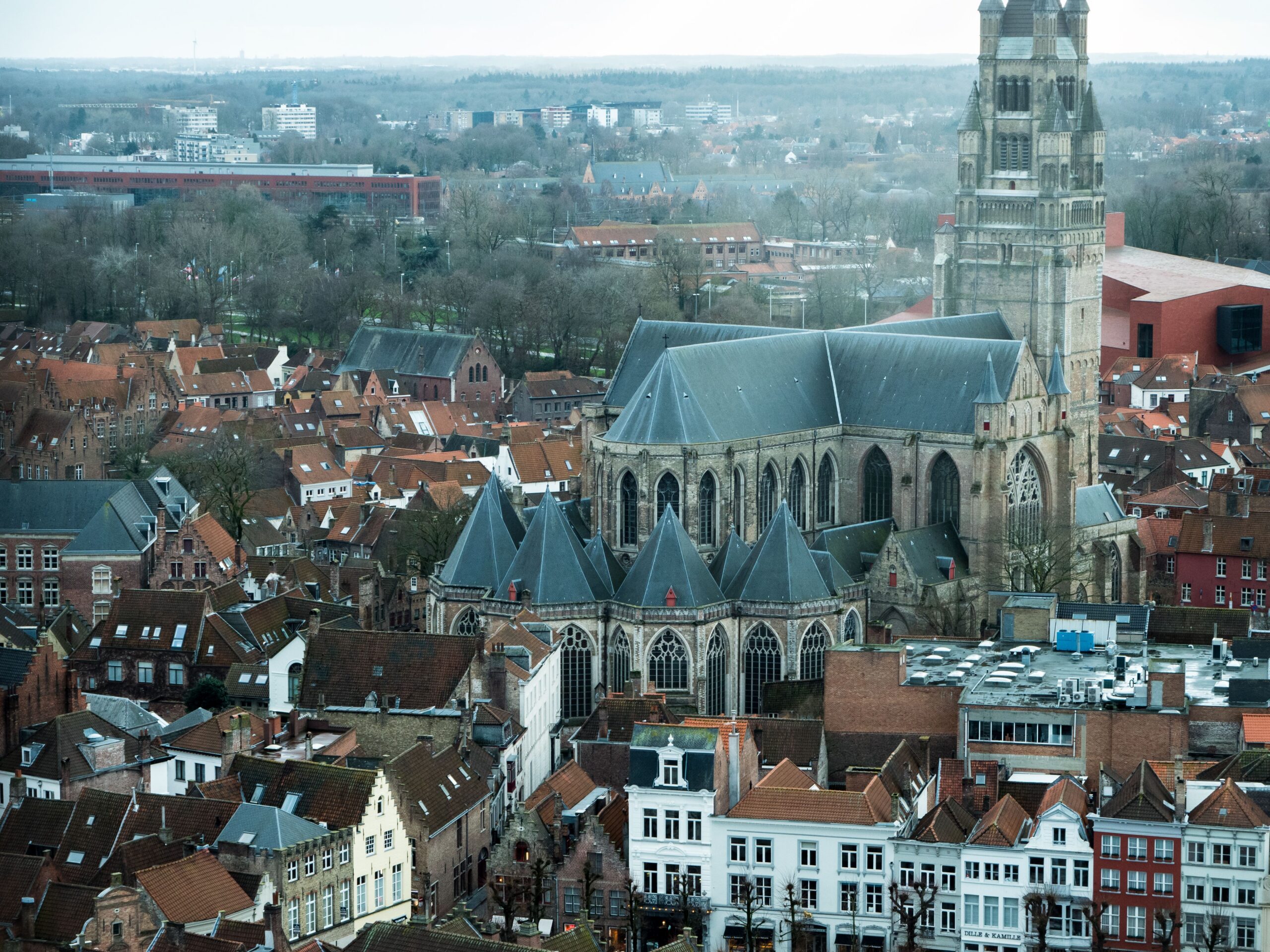 Brugia w Belgii: 16 pomysłów, co zobaczyć i robić w 2026 roku 15 Kościół Najświętszej Marii Panny i Madonna Michała Anioła