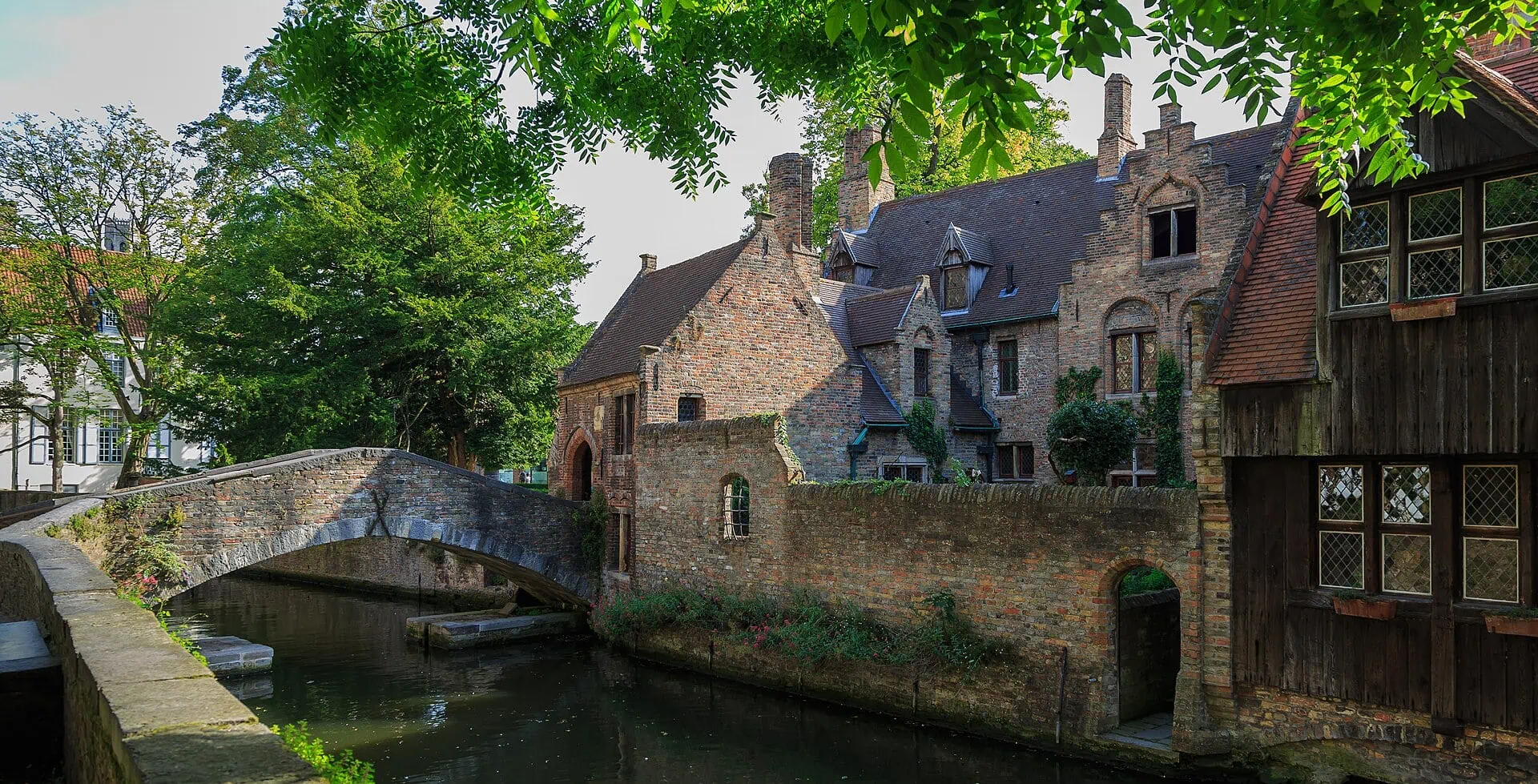 Brugge, Belgium: 16 tipp, mit érdemes látni és csinálni 2026-ban 16 Megállás a romantikus Bonifaciusbrug hídon